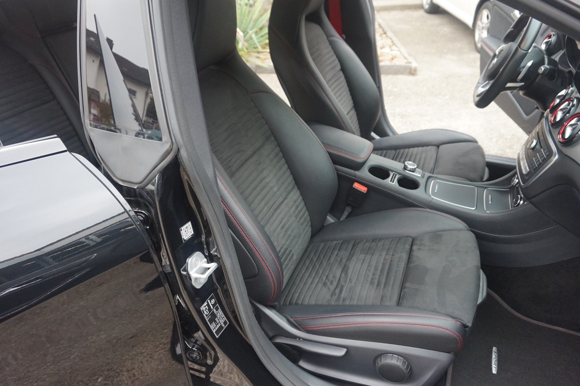 MERCEDES-BENZ CLA Shooting Brake 250 Sport 4Matic 7G-DCT-image-9