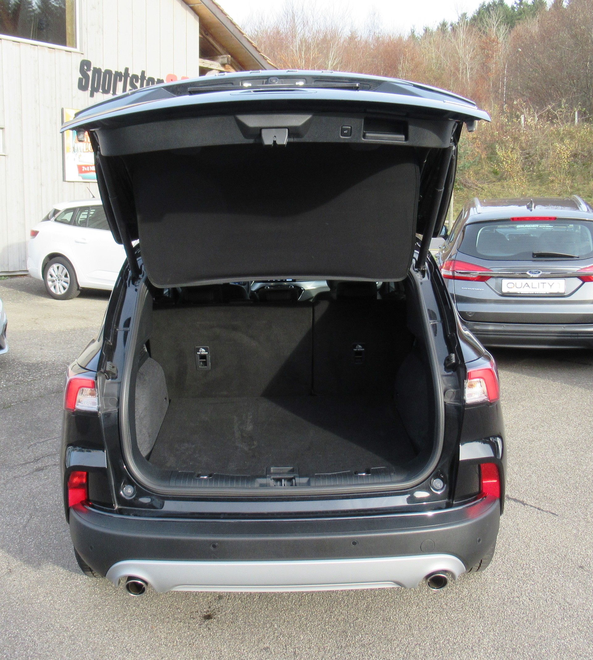 FORD Kuga 2.5 FHEV Titanium X 4WD-image-4