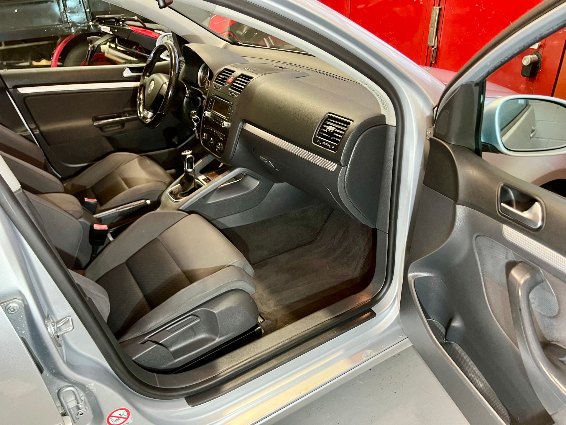 VW Golf R32 4Motion *Handschaltung*-image-14
