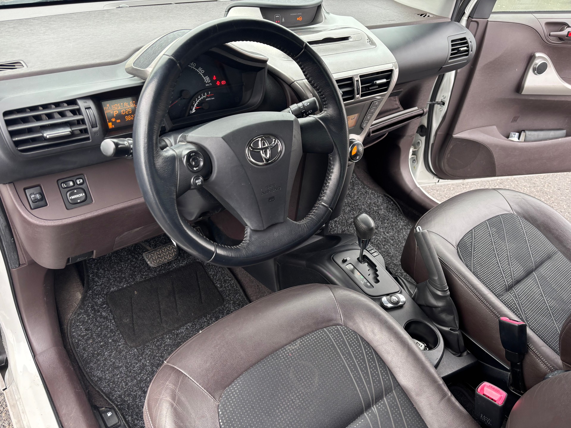 TOYOTA iQ 1.0 VVT-i Multidrive - Automatique-image-7