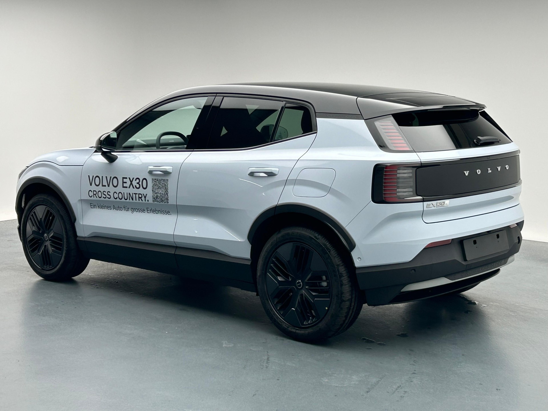 VOLVO EX30 CC E60 Twin Ultra Performance AWD-image-13