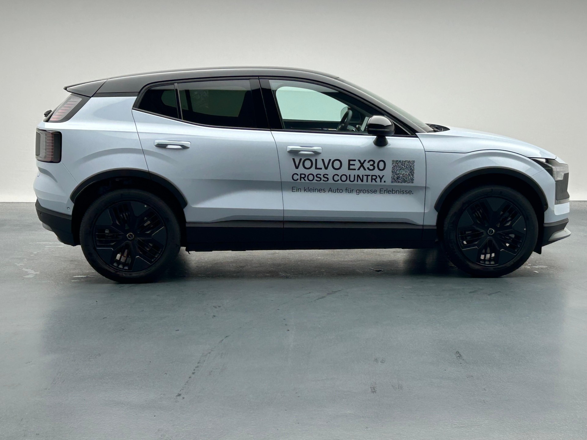 VOLVO EX30 CC E60 Twin Ultra Performance AWD-image-23
