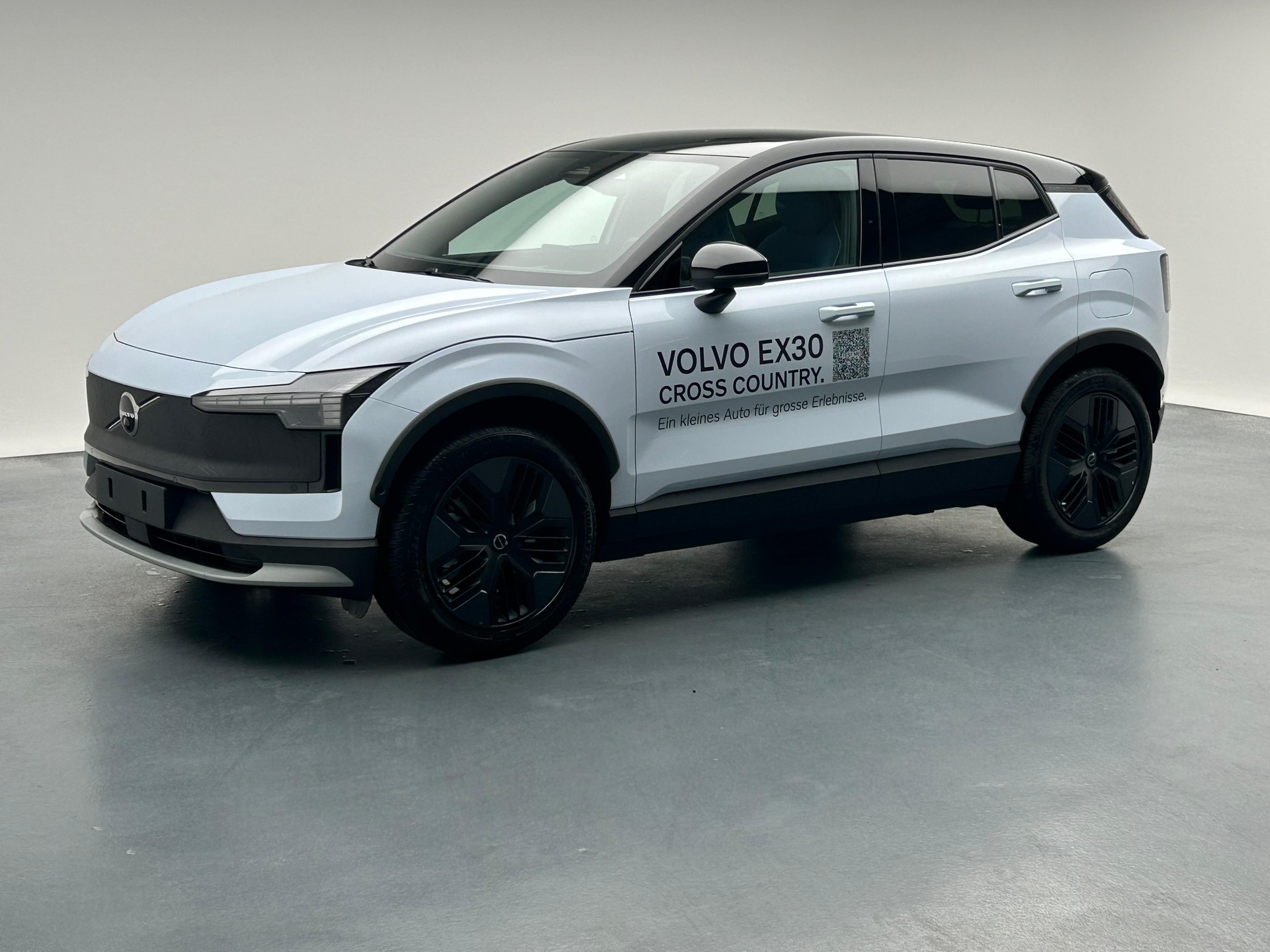 VOLVO EX30 CC E60 Twin Ultra Performance AWD-image-1