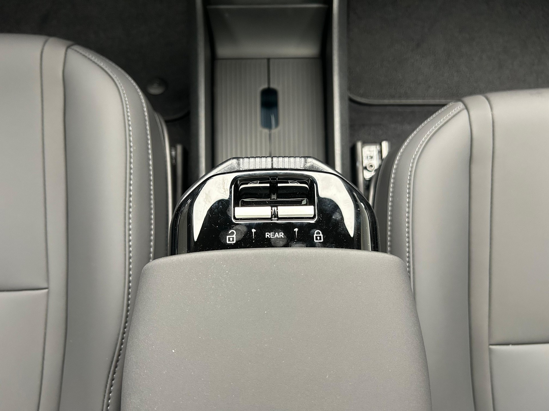 VOLVO EX30 CC E60 Twin Ultra Performance AWD-image-11