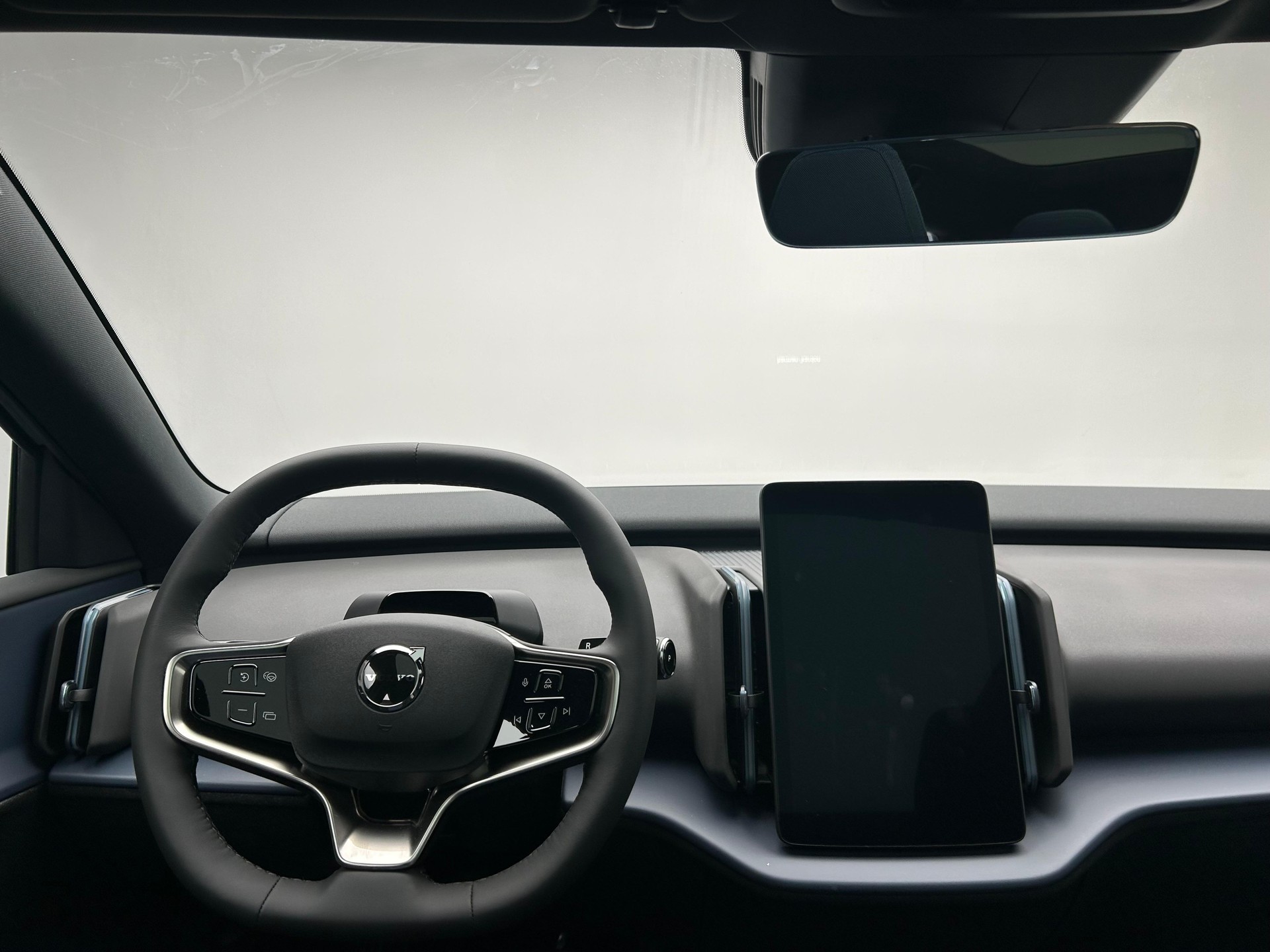 VOLVO EX30 CC E60 Twin Ultra Performance AWD-image-16