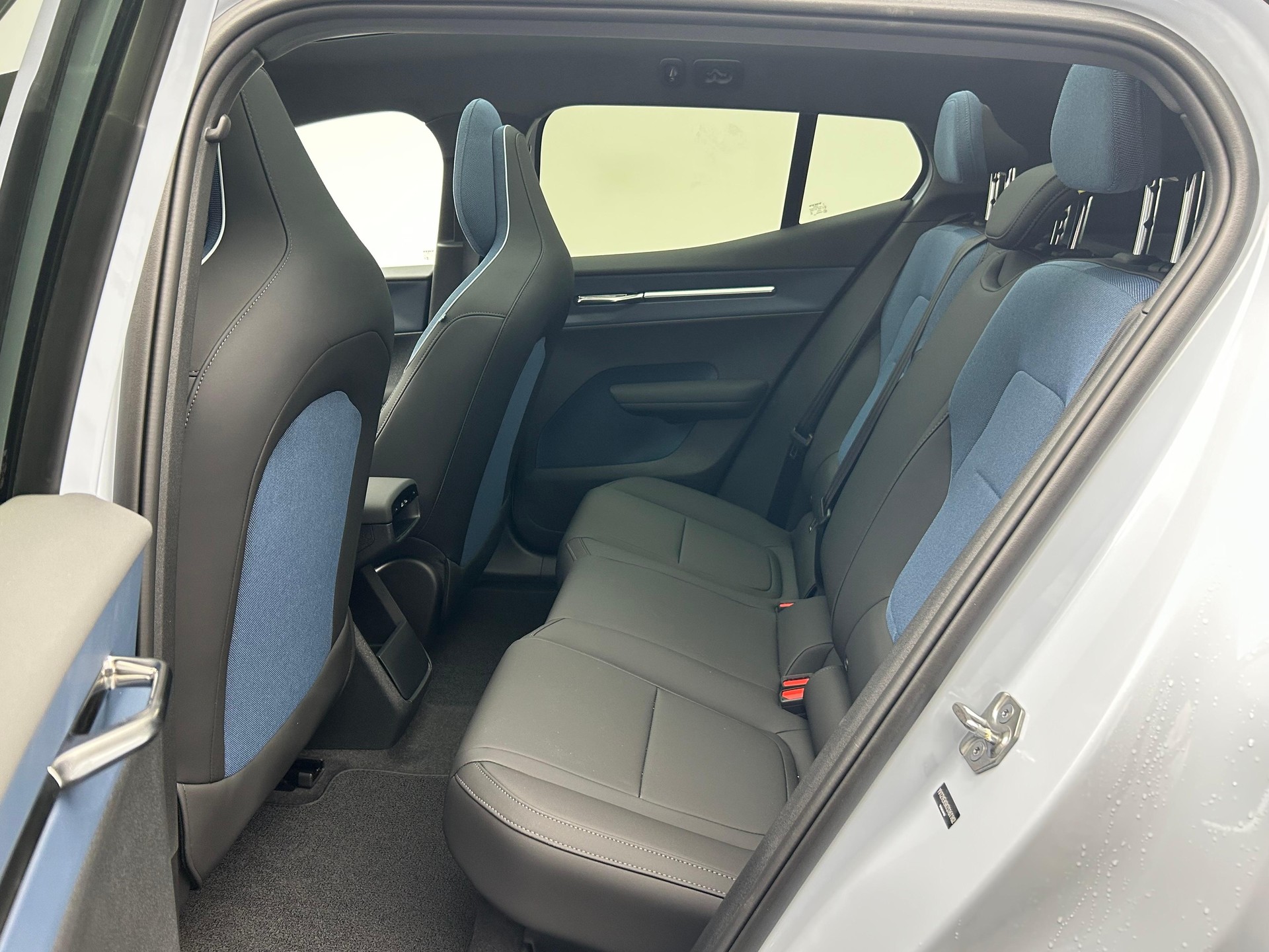 VOLVO EX30 CC E60 Twin Ultra Performance AWD-image-15