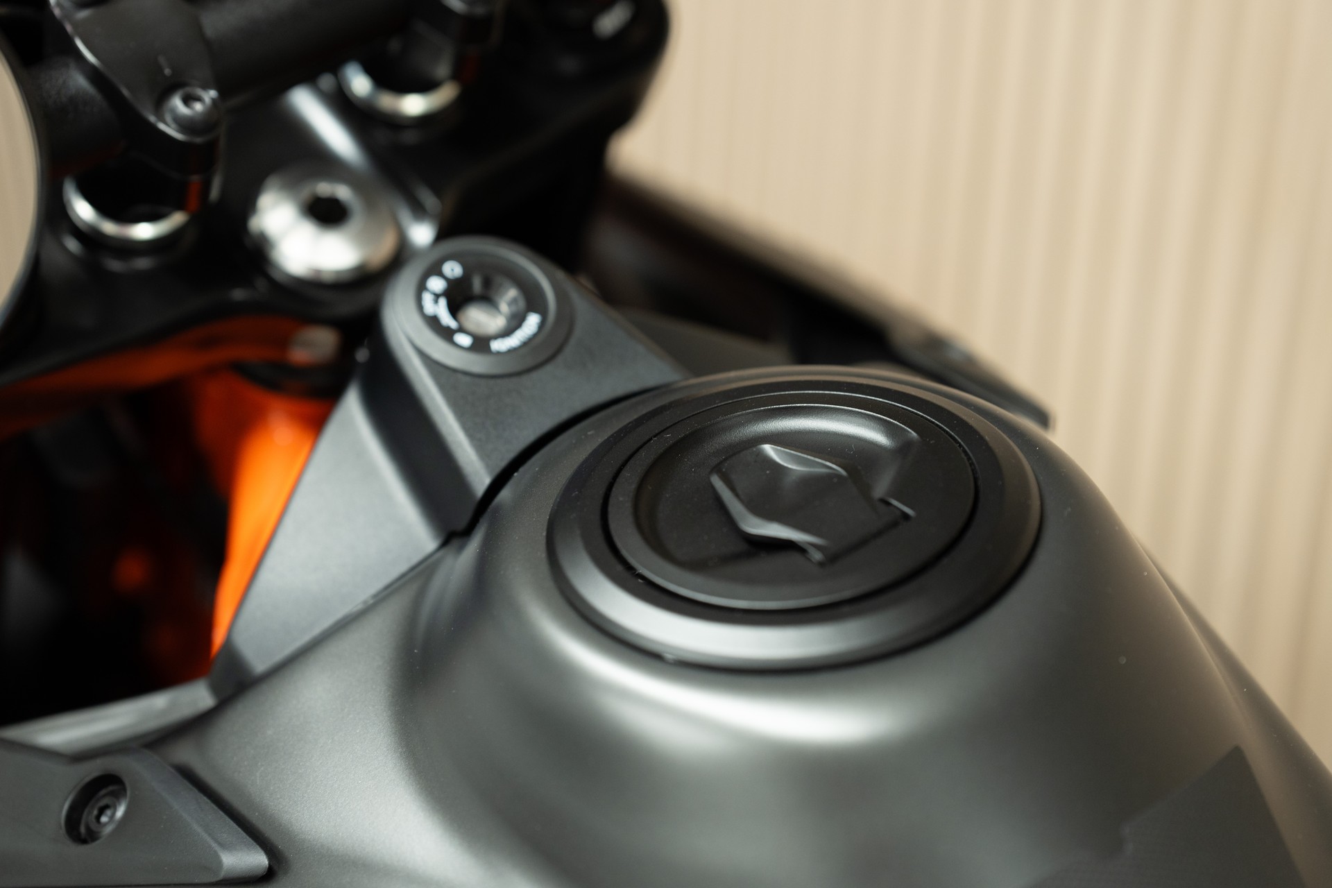 KTM 390 SMC R mit Kurzheck und SuMo-Spiegelumbau-image-2