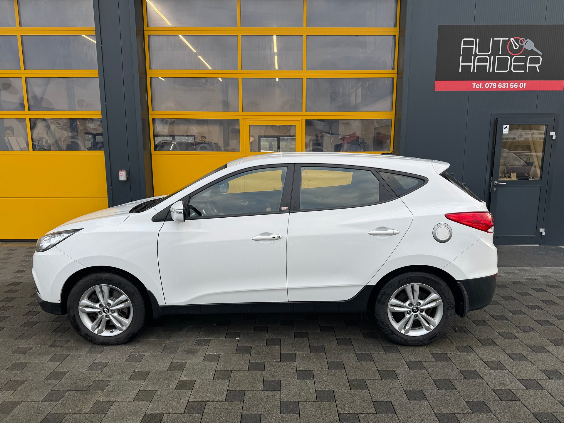 HYUNDAI iX 35 Fuel Cell 2WD-image-6