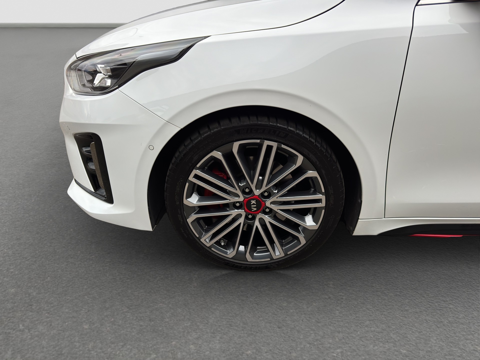 KIA ProCeed 1.6 T-GDi GT DCT-image-15