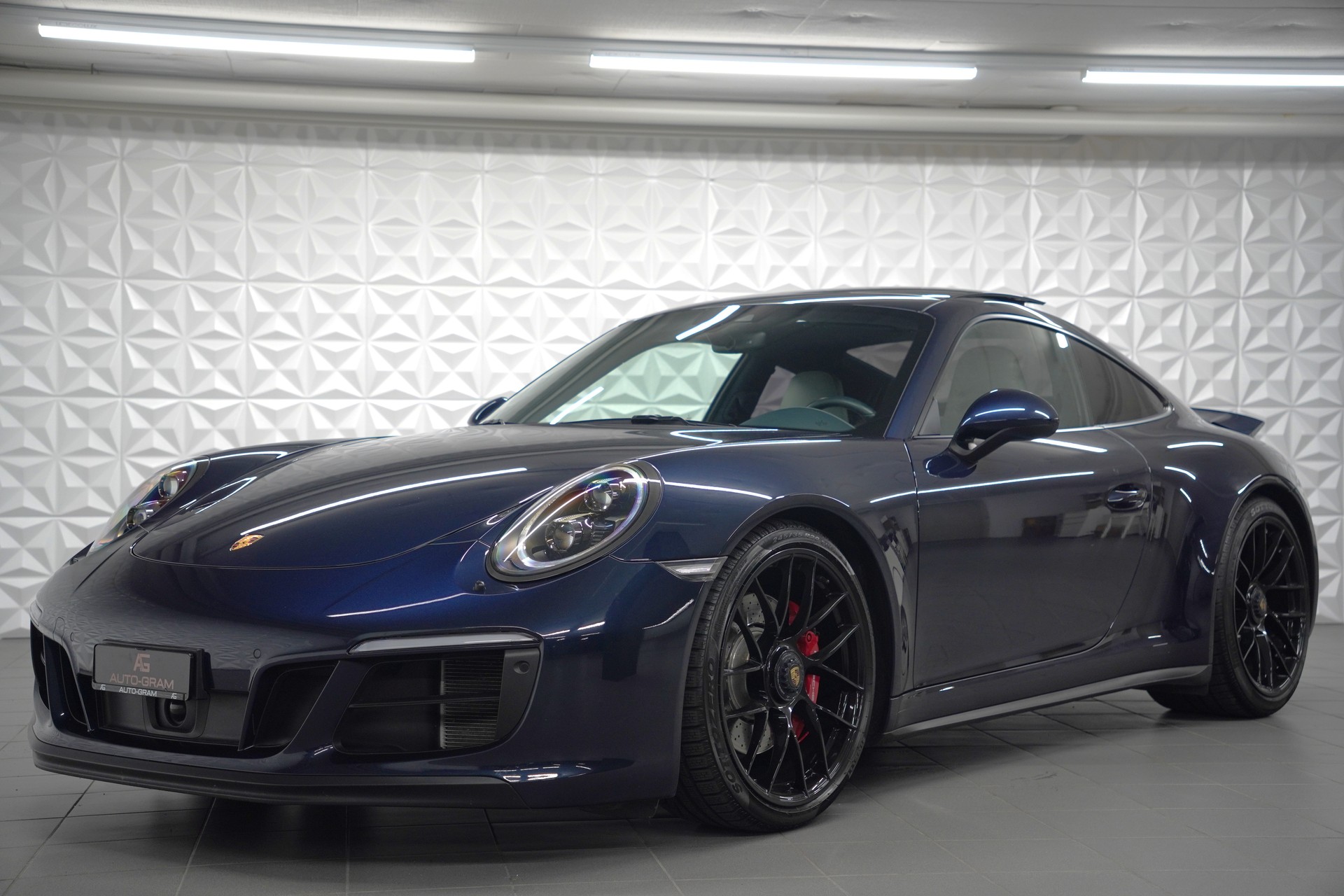 PORSCHE 911 Carrera GTS PDK