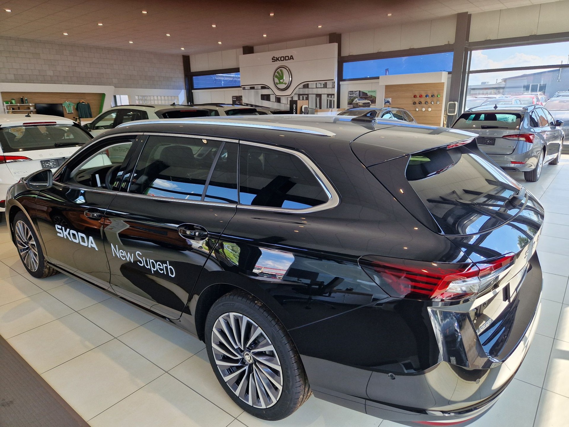 SKODA Superb Combi 2.0 TDi L&K 4x4 DSG-image-16