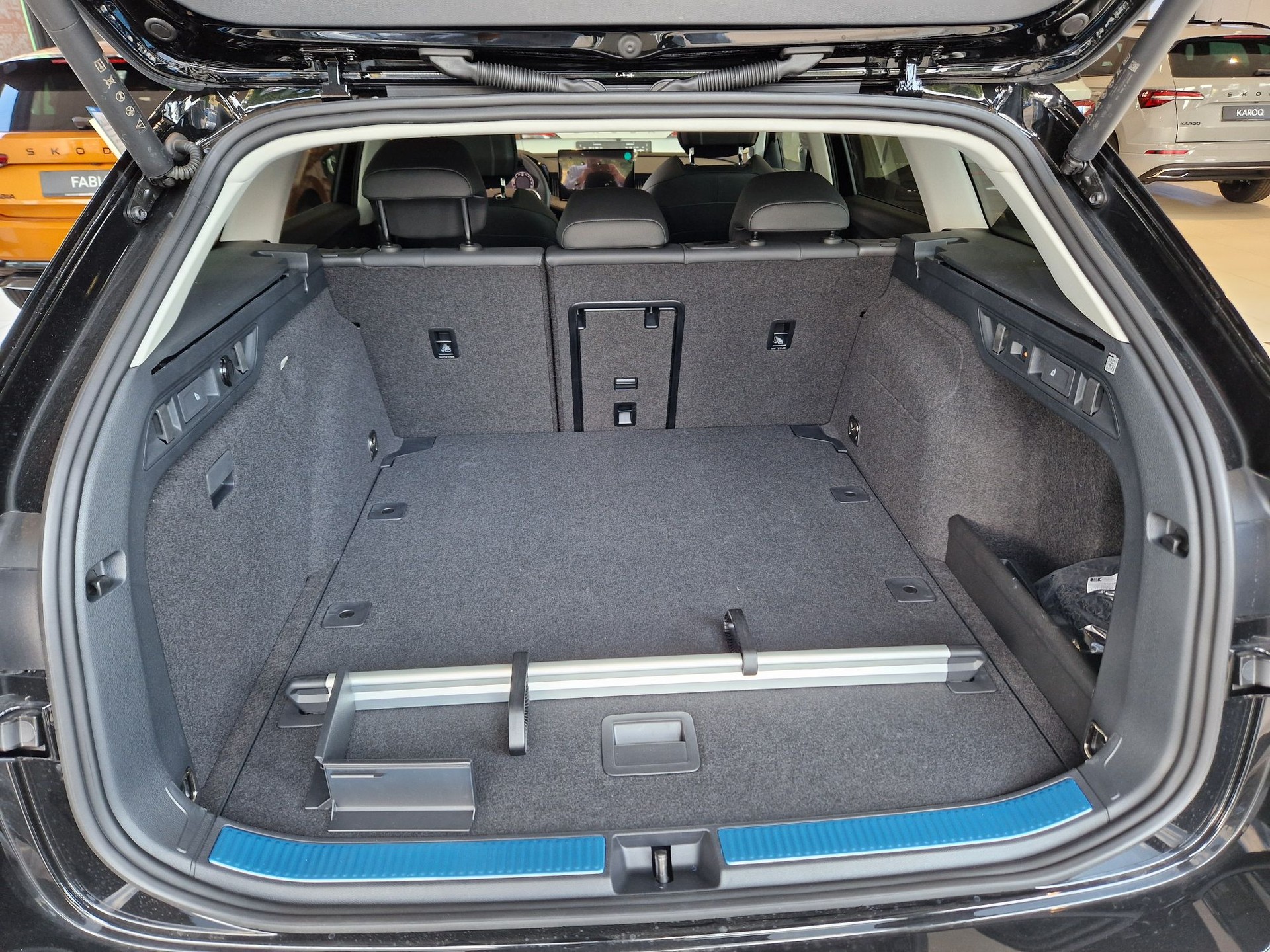 SKODA Superb Combi 2.0 TDi L&K 4x4 DSG-image-17