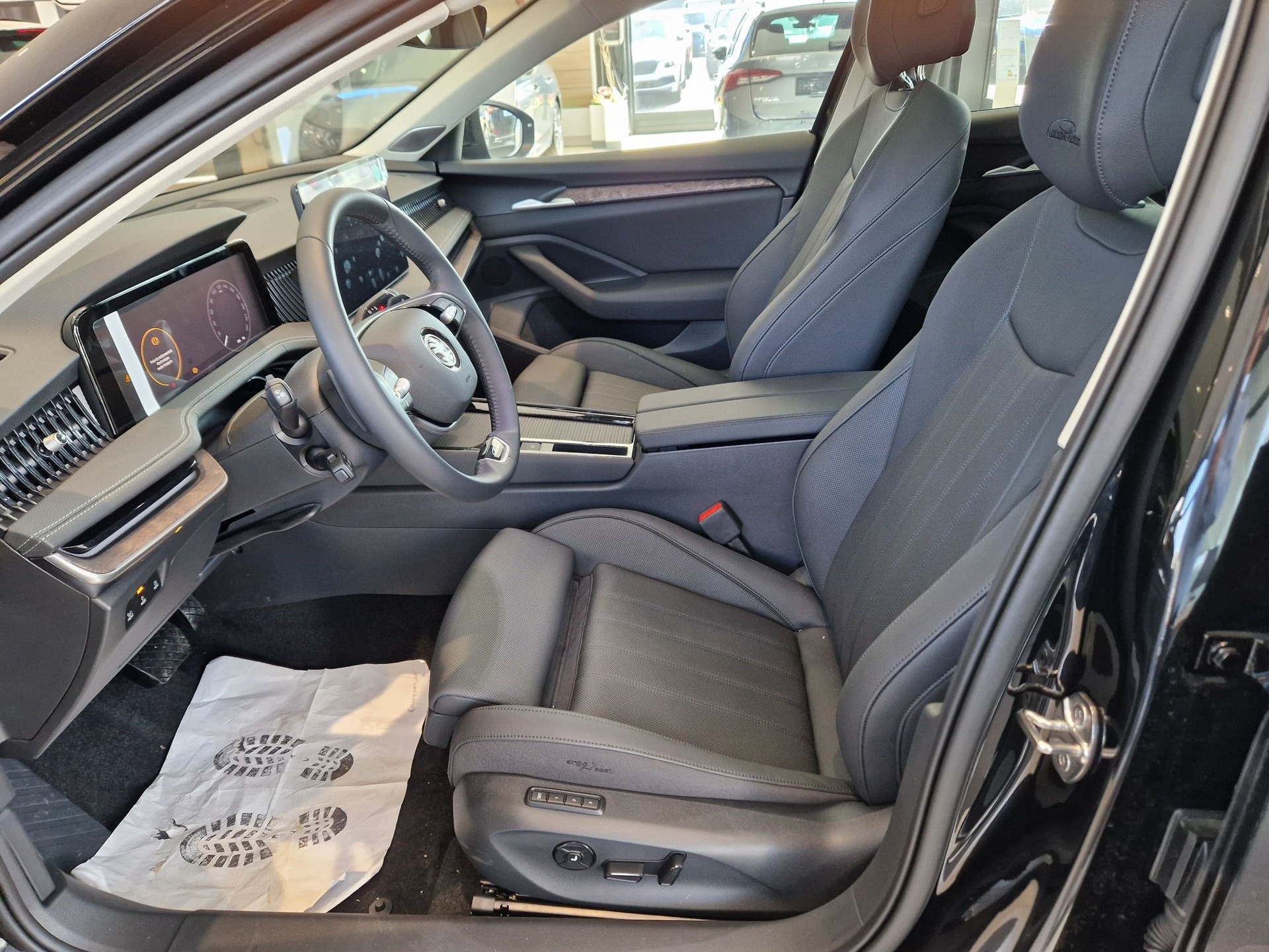 SKODA Superb Combi 2.0 TDi L&K 4x4 DSG-image-8