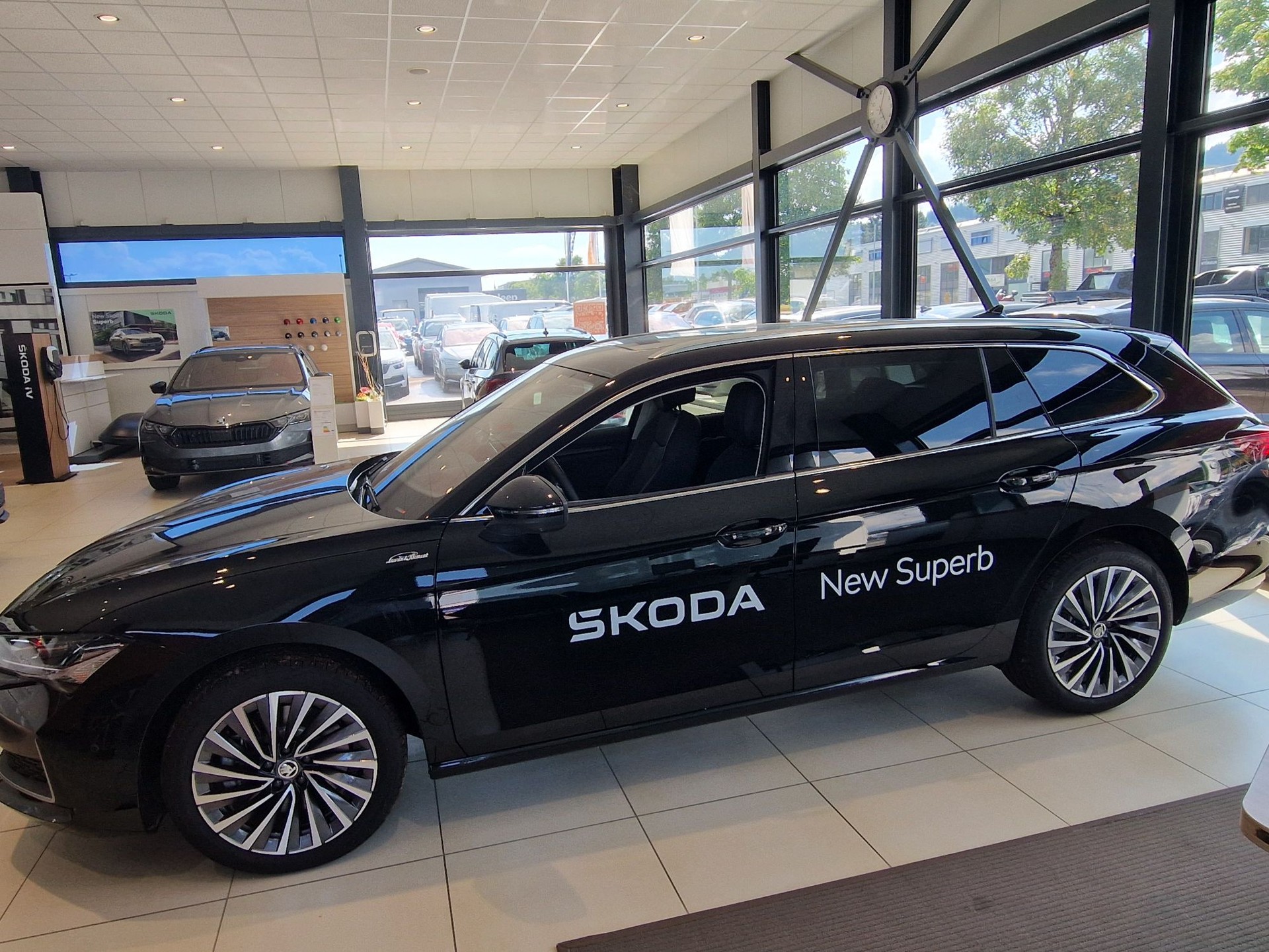 SKODA Superb Combi 2.0 TDi L&K 4x4 DSG-image-11