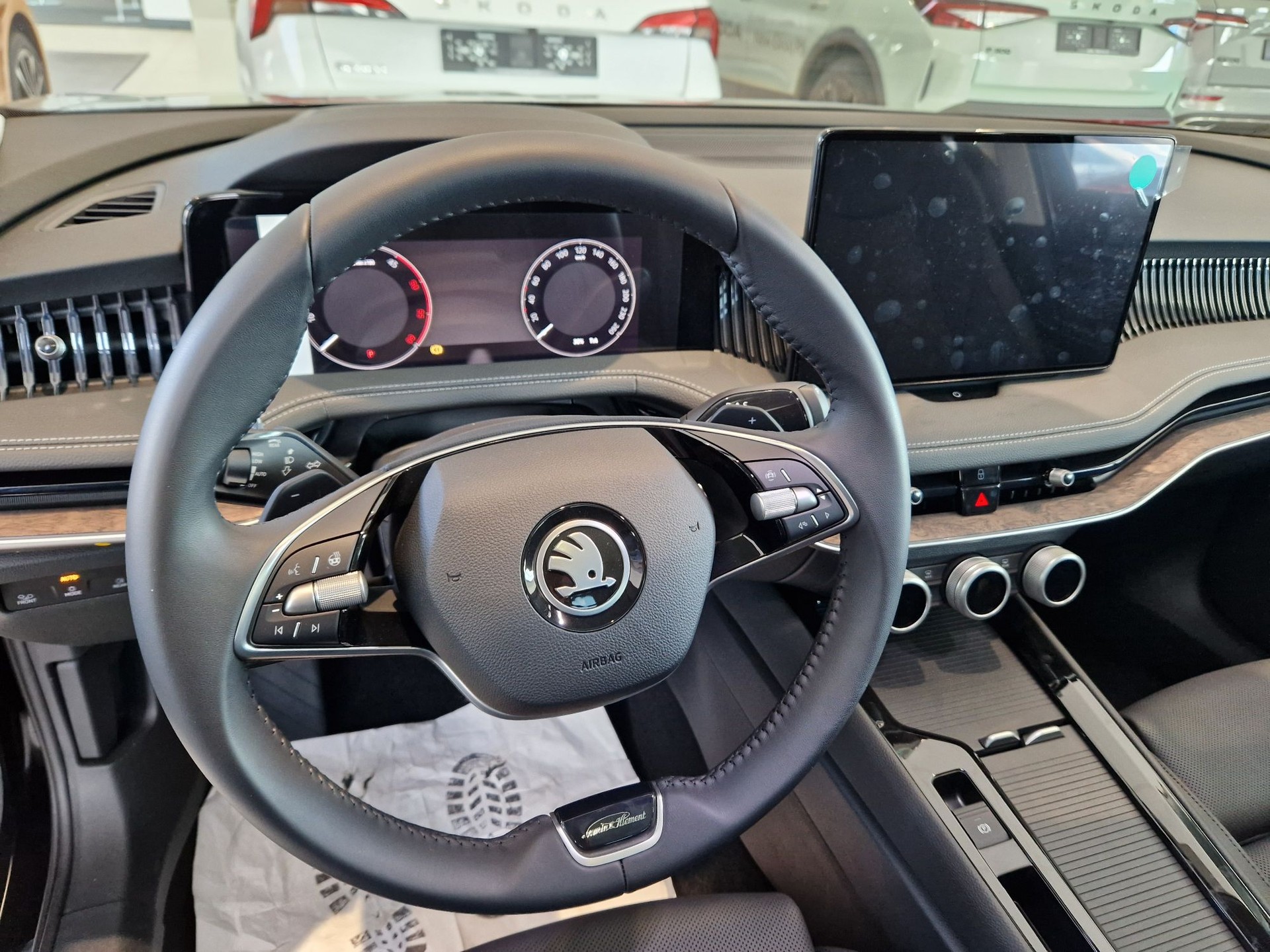 SKODA Superb Combi 2.0 TDi L&K 4x4 DSG-image-13