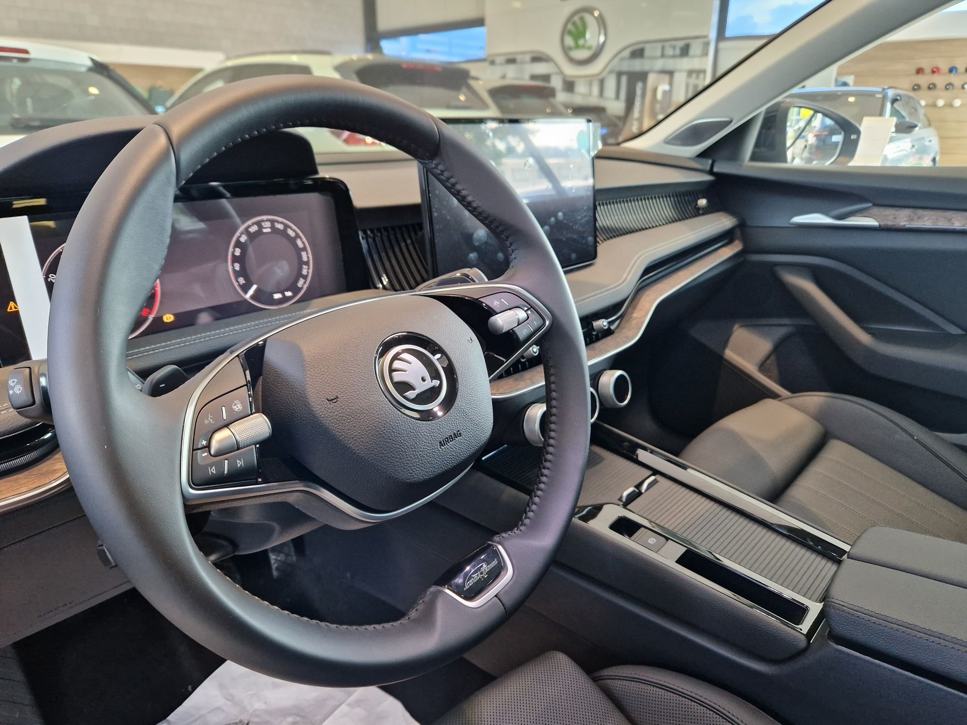 SKODA Superb Combi 2.0 TDi L&K 4x4 DSG-image-18