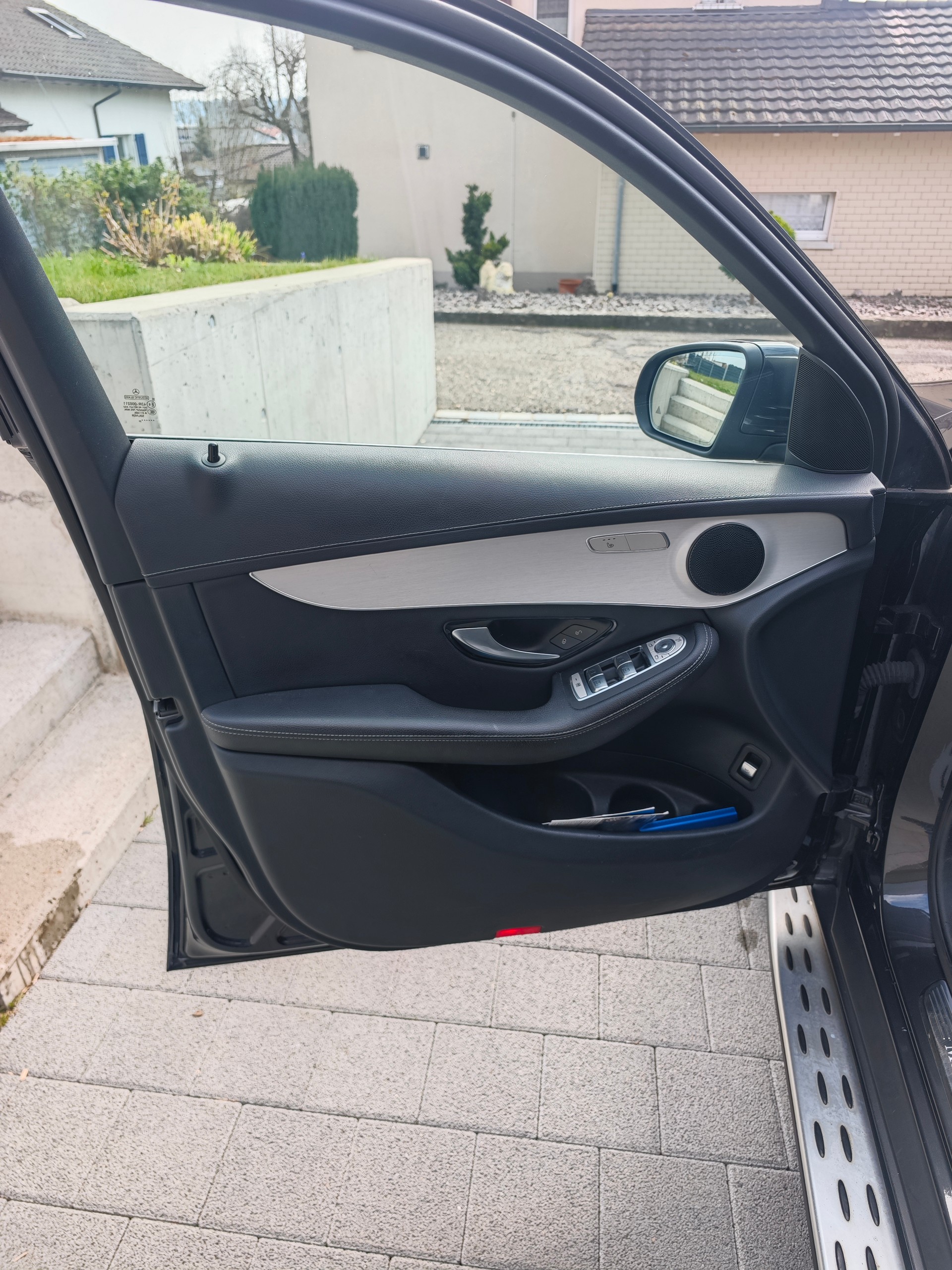 MERCEDES-BENZ GLC 220 d 4Matic 9G-Tronic-image-12