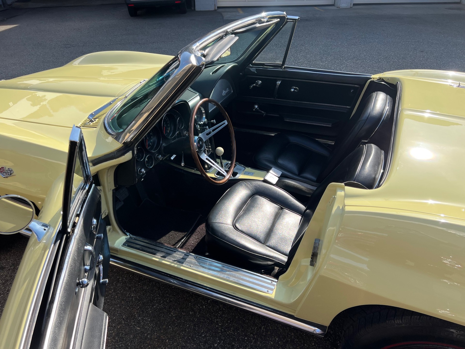 CHEVROLET Corvette C2 Stingray-image-11