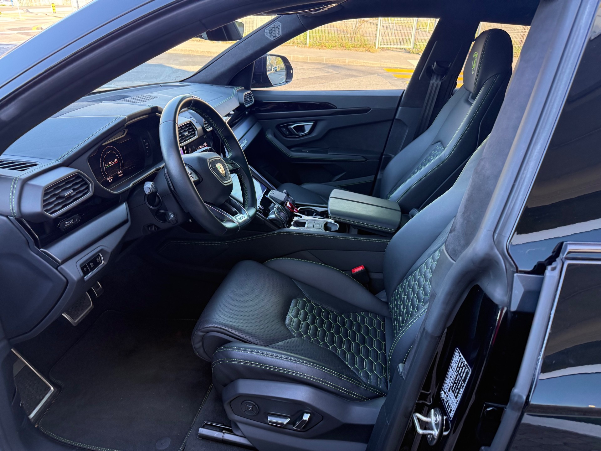 LAMBORGHINI Urus E-Gear-image-9