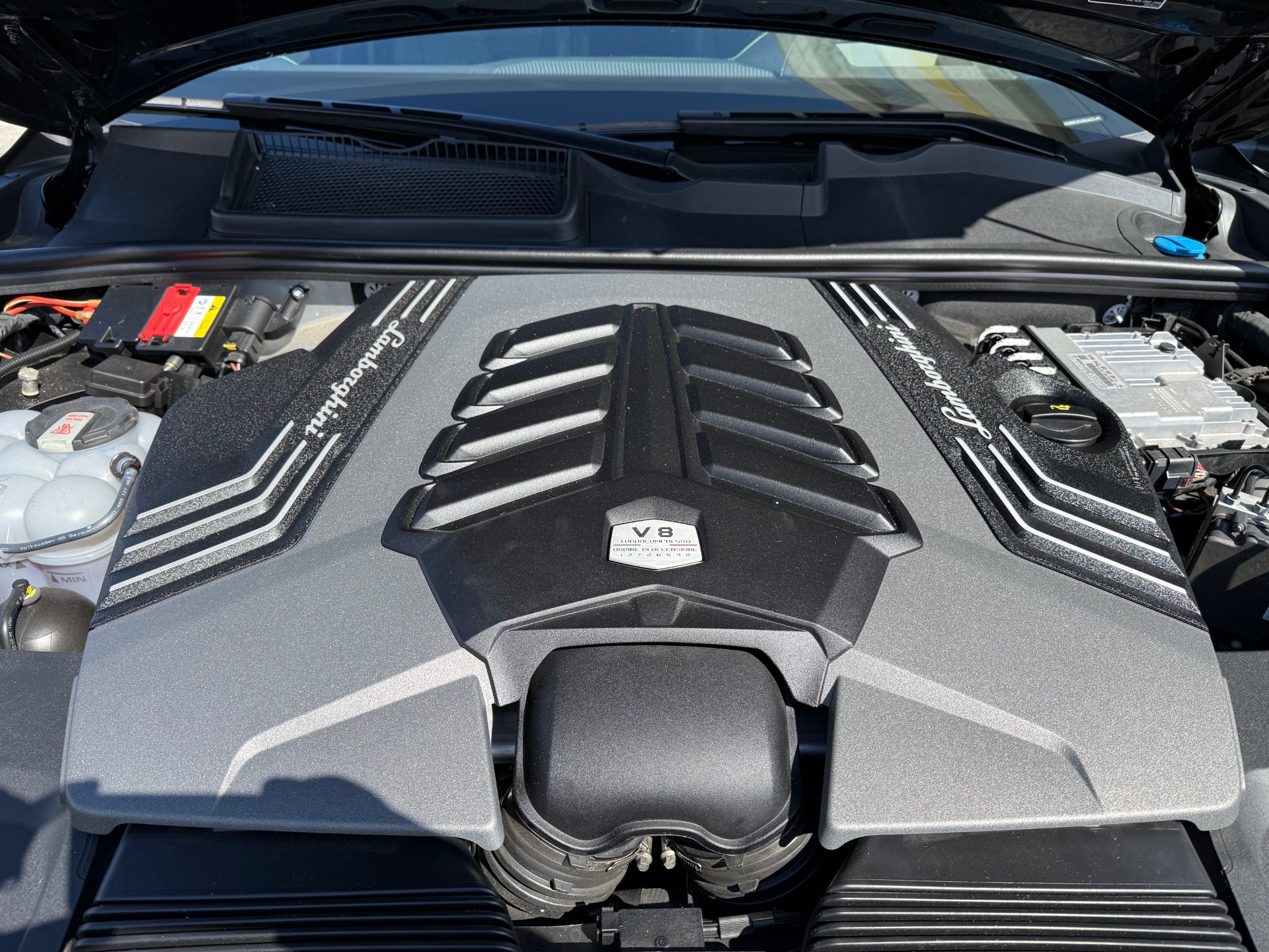LAMBORGHINI Urus E-Gear-image-11