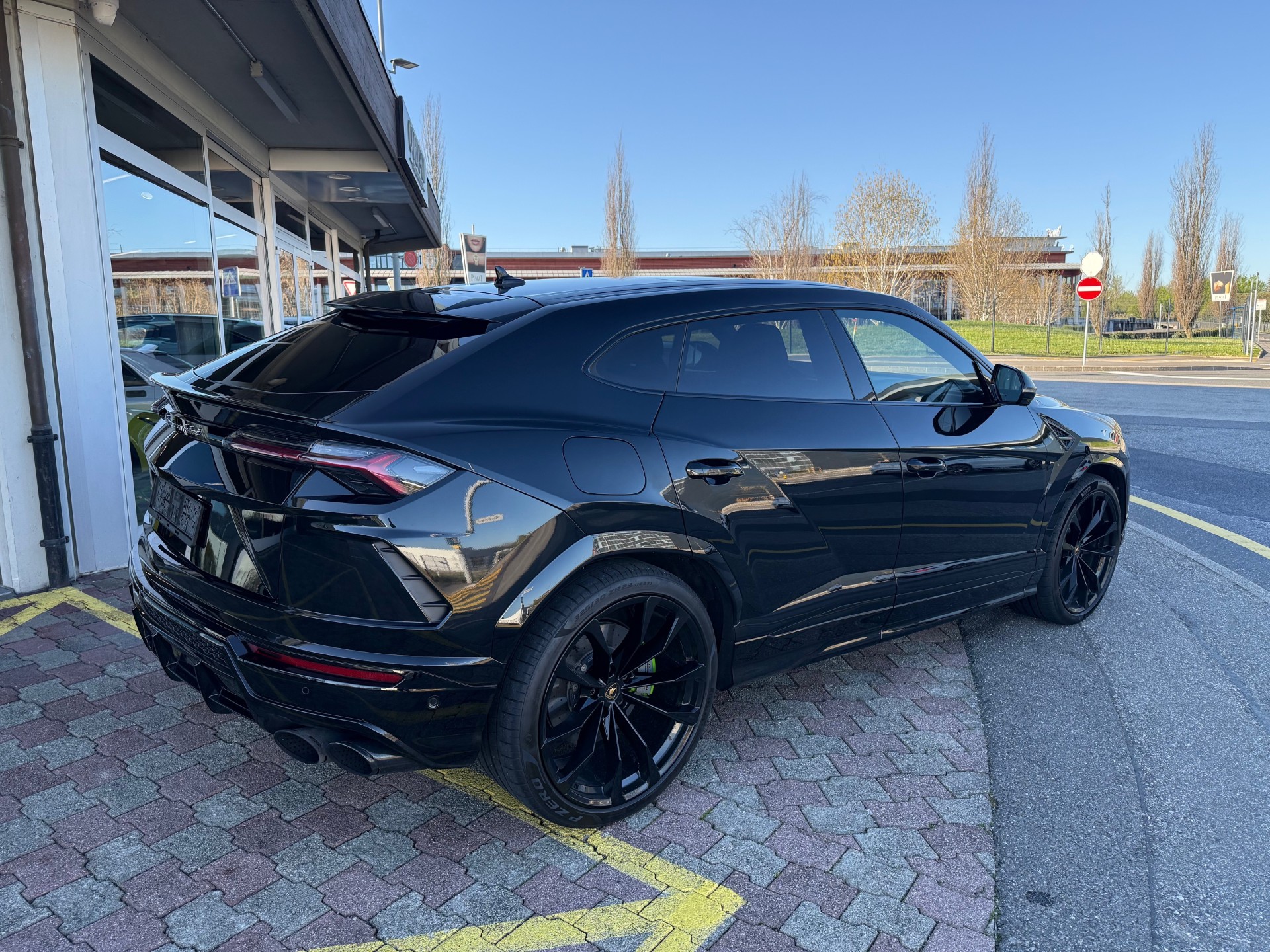 LAMBORGHINI Urus E-Gear-image-4