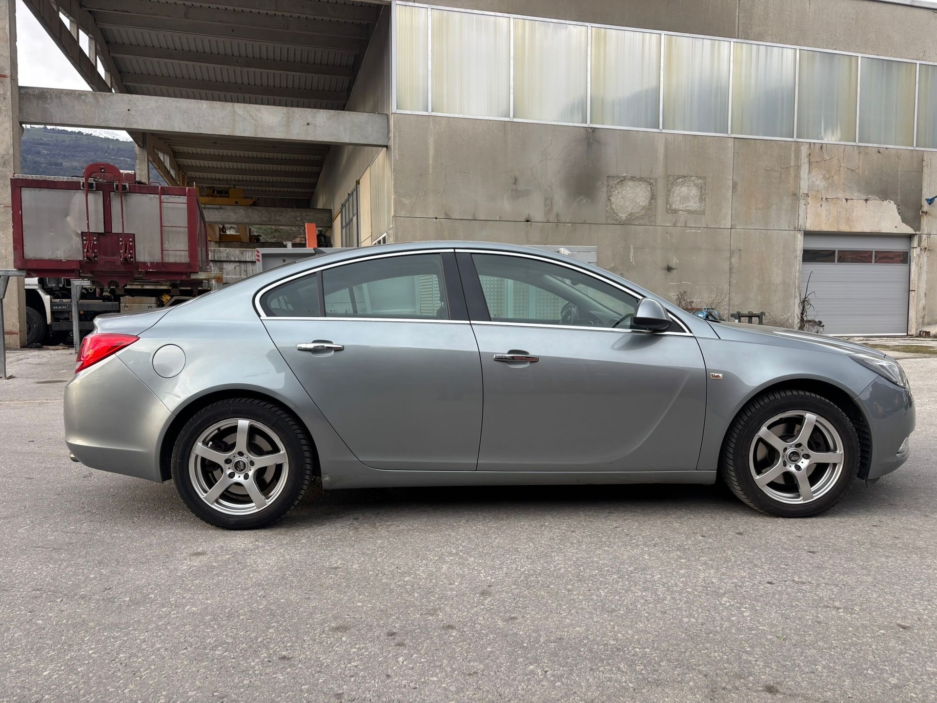 OPEL Insignia 2.0 Turbo Cosmo Automatic-image-1