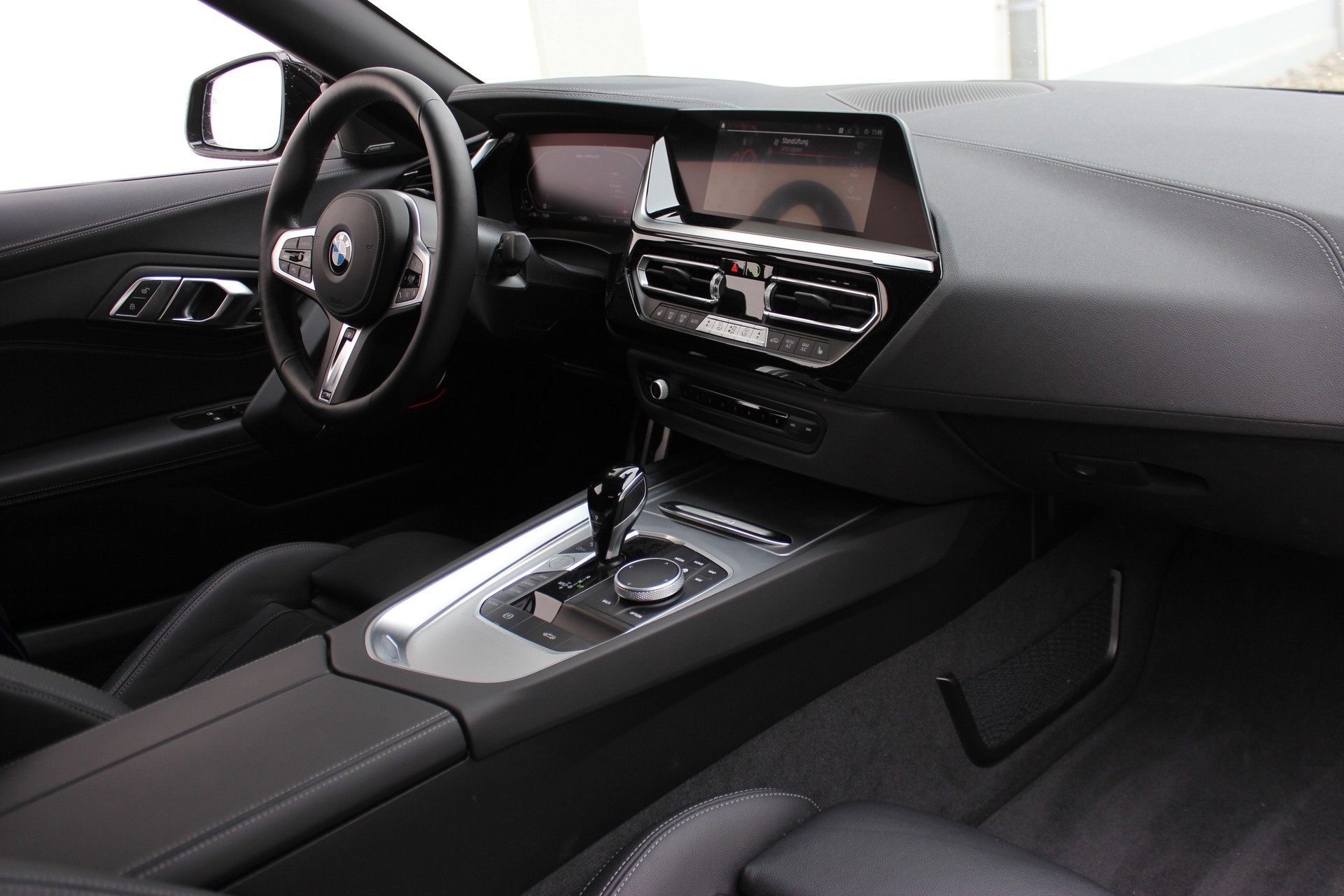 BMW Z4 M40i *FROZEN DEEP GREEN metallic*-showroom-element-1