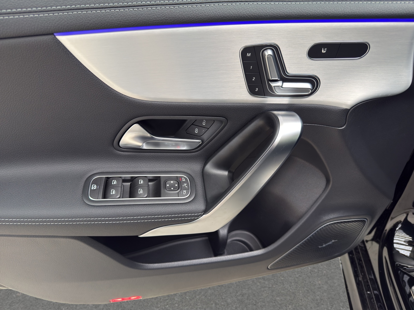 MERCEDES-BENZ A 250 4M - AMG / DISTRONIC / 360 Grad Kamera / Panorama-Dach-image-12