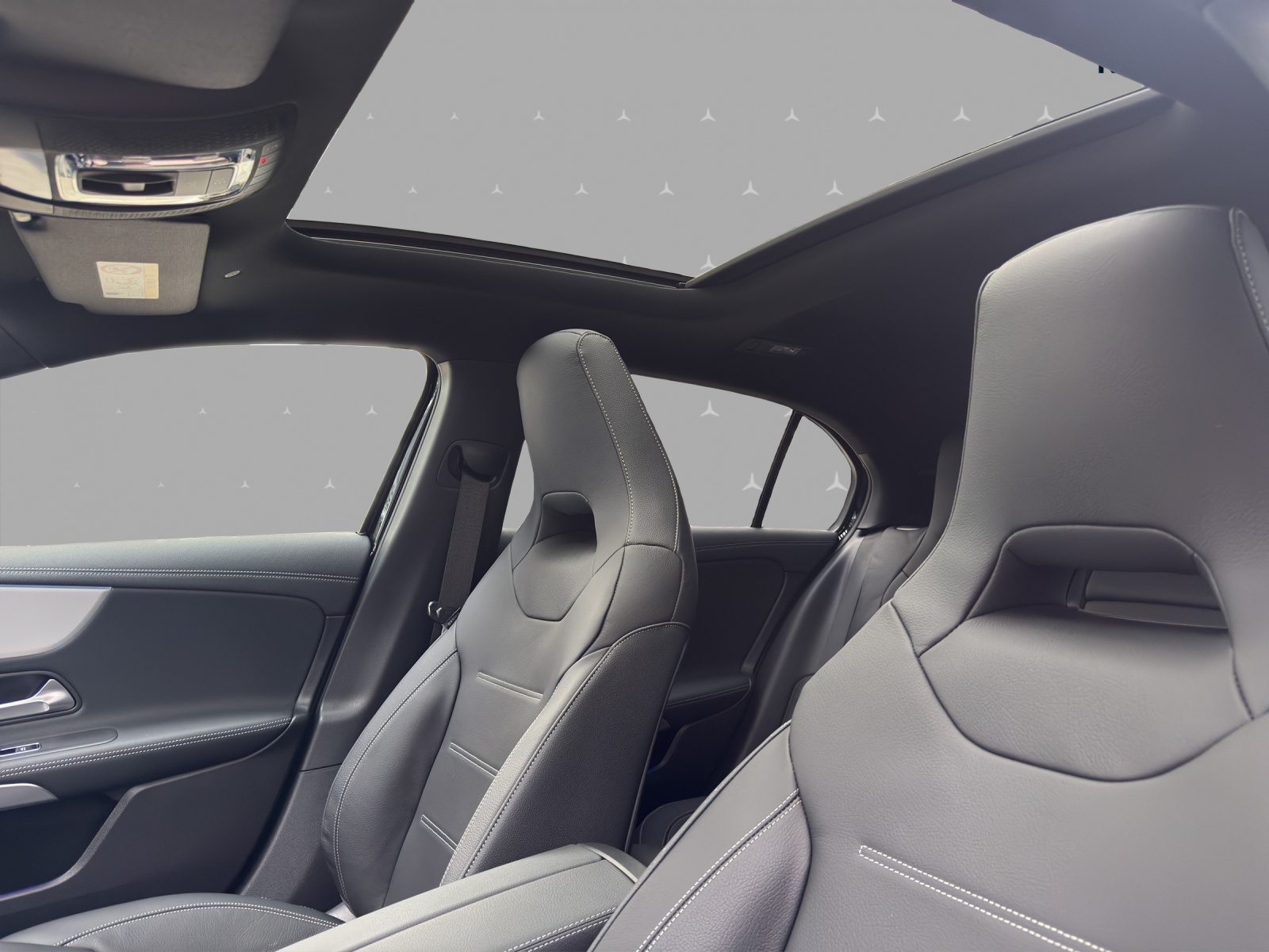 MERCEDES-BENZ A 250 4M - AMG / DISTRONIC / 360 Grad Kamera / Panorama-Dach-image-8
