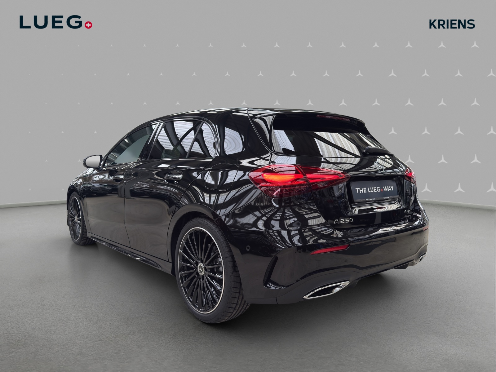 MERCEDES-BENZ A 250 4M - AMG / DISTRONIC / 360 Grad Kamera / Panorama-Dach-image-2