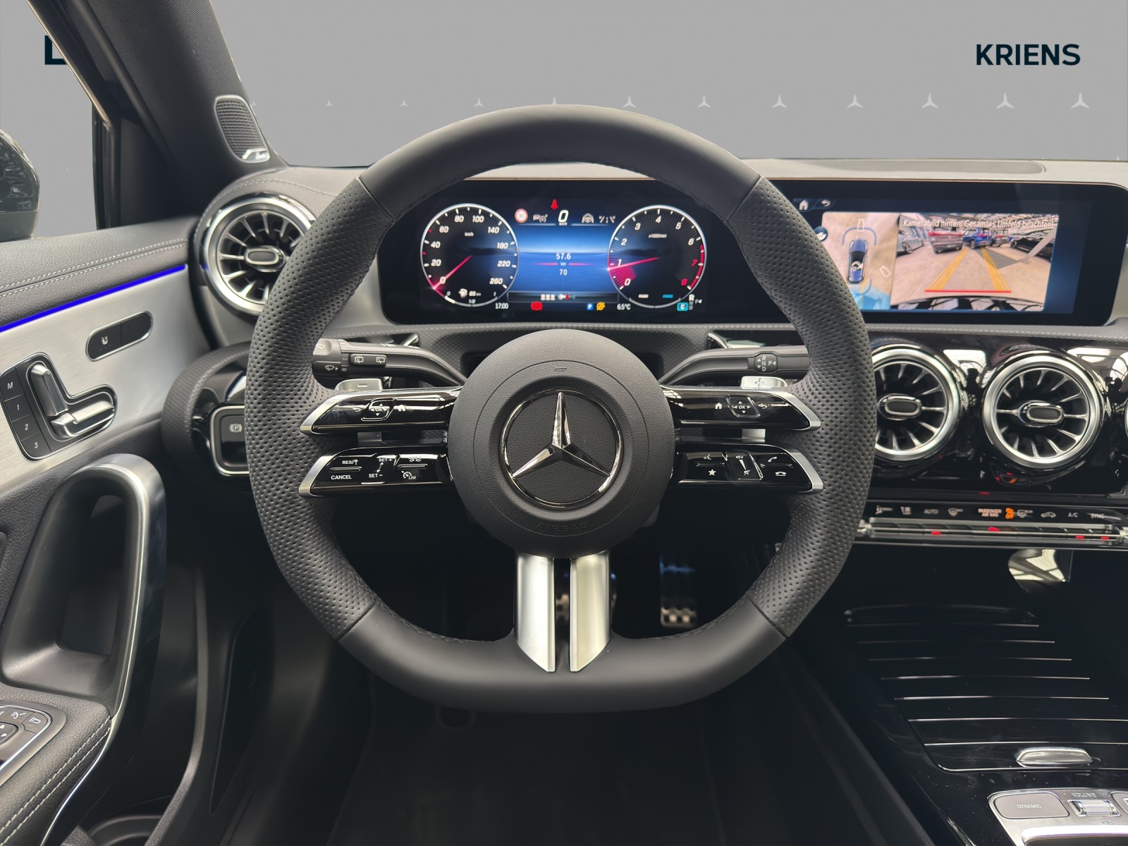 MERCEDES-BENZ A 250 4M - AMG / DISTRONIC / 360 Grad Kamera / Panorama-Dach-image-9