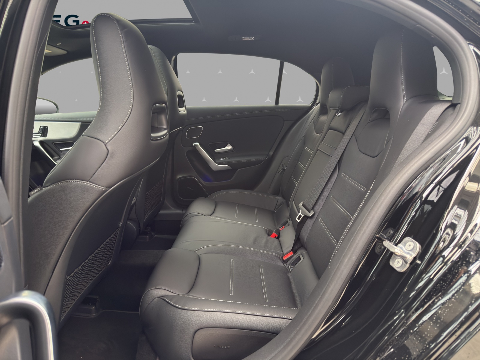 MERCEDES-BENZ A 250 4M - AMG / DISTRONIC / 360 Grad Kamera / Panorama-Dach-image-13