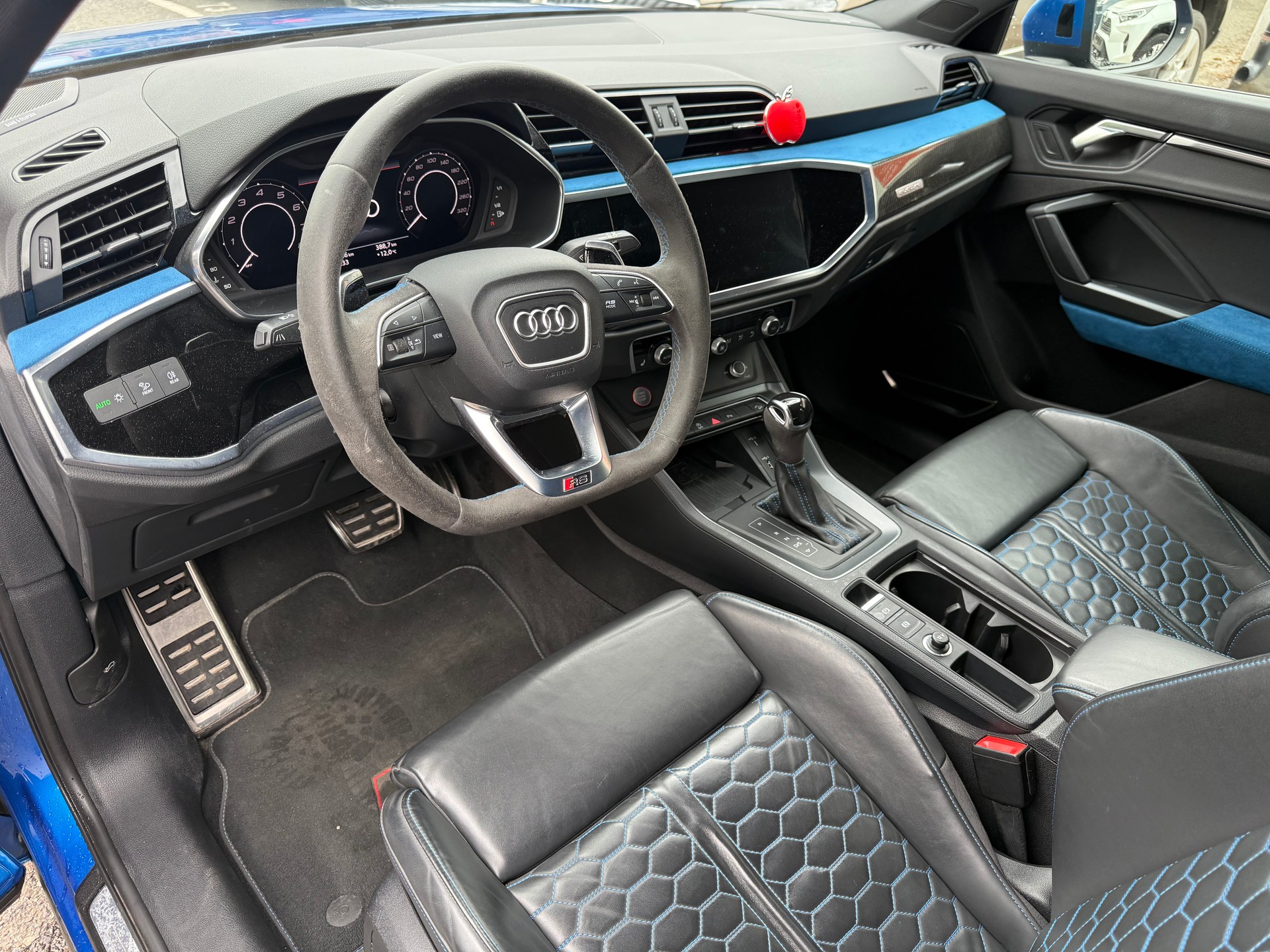 AUDI RS Q3 Sportback quattro S tronic-image-7