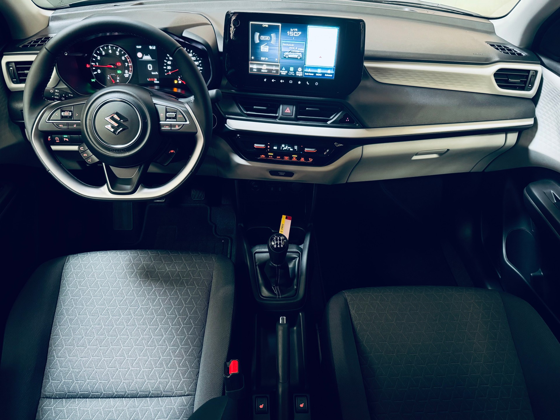 SUZUKI Swift 1.2 Compact+ Hybrid 4x4-image-15
