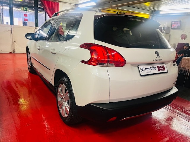 PEUGEOT 2008 1.6 VTI Allure-image-1