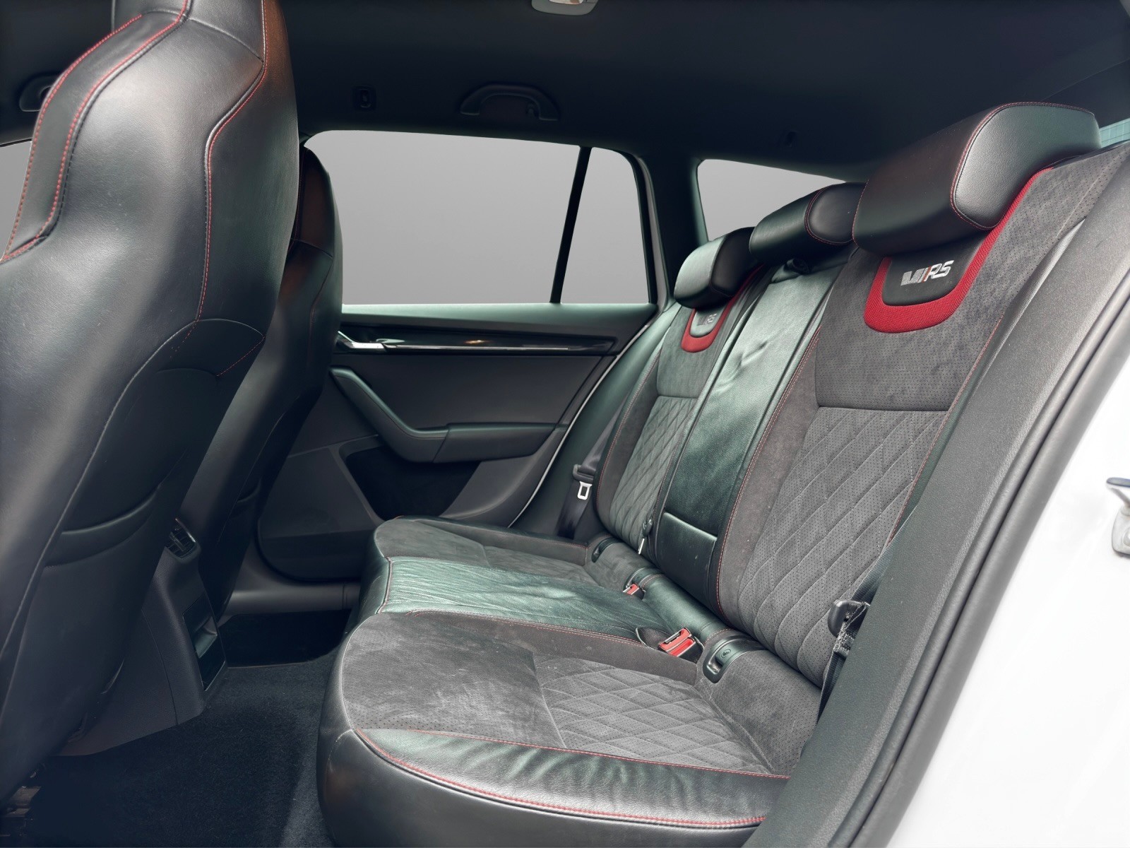 SKODA Octavia Combi 2.0 TSI RS DSG-image-10
