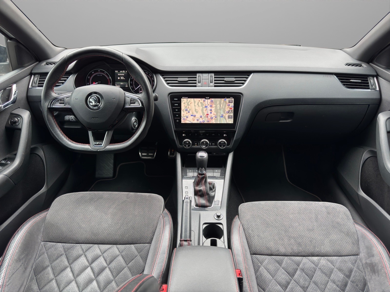 SKODA Octavia Combi 2.0 TSI RS DSG-image-8