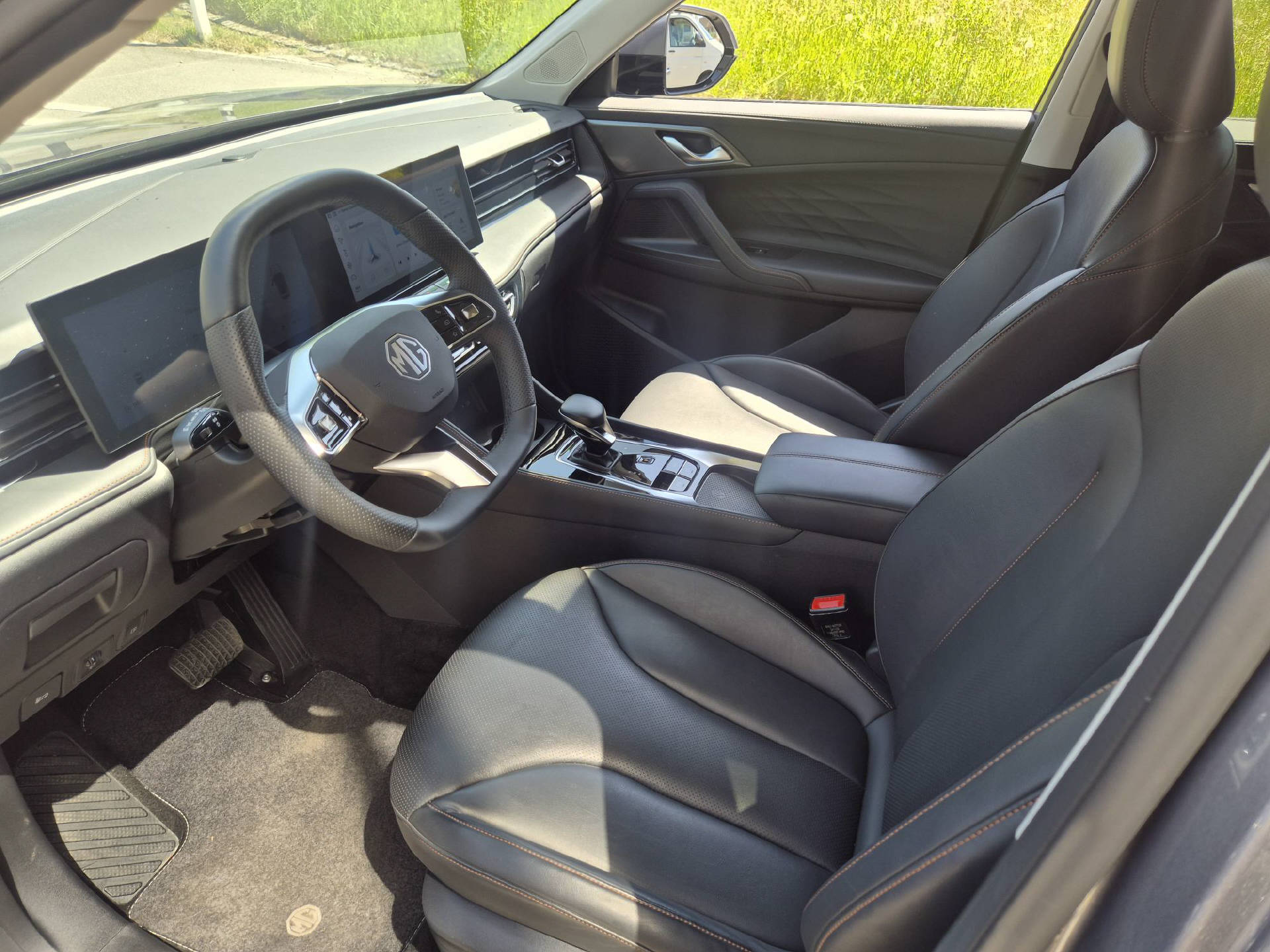 MG HS PHEV Luxury-image-8