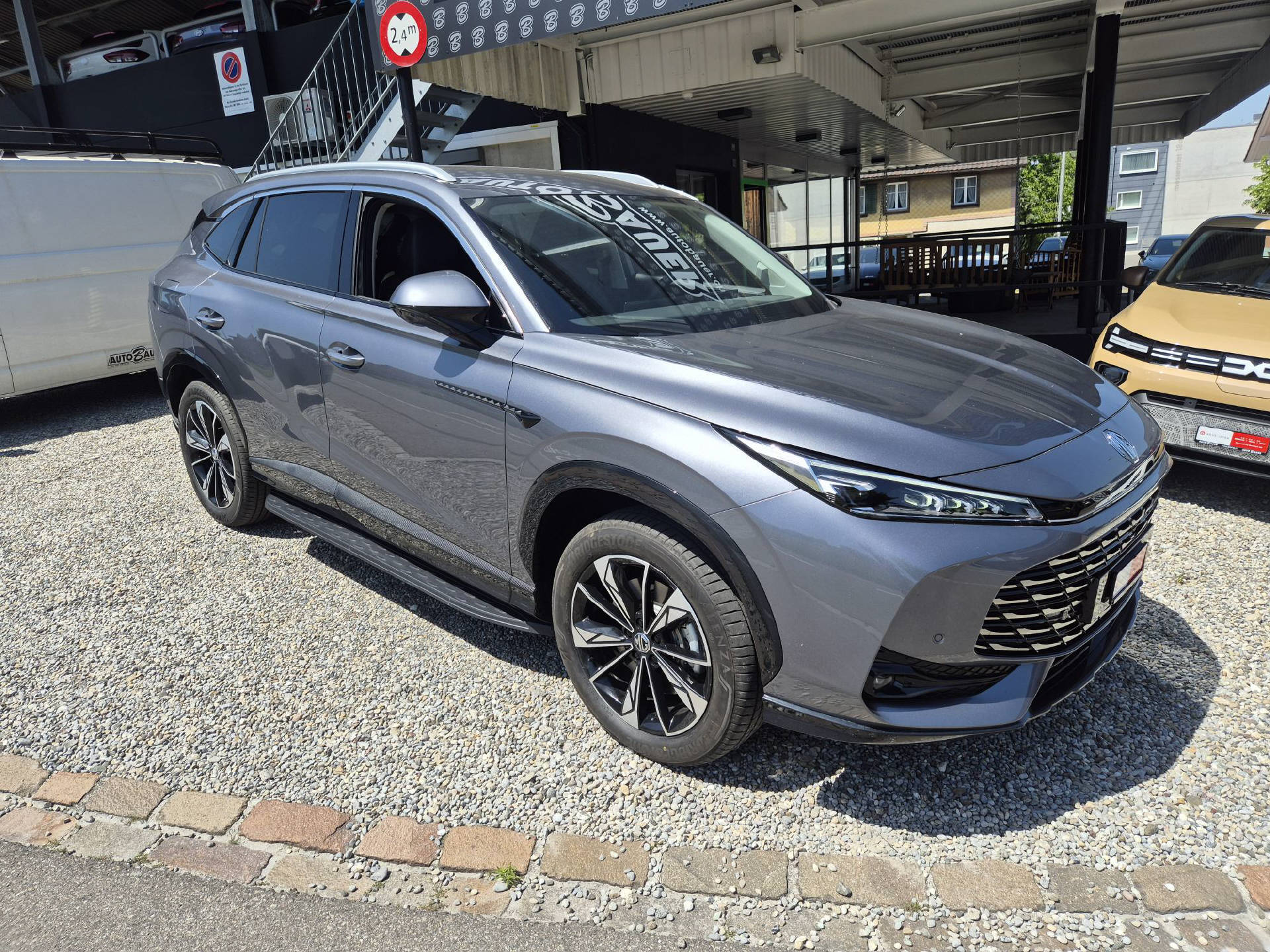 MG HS PHEV Luxury-image-1