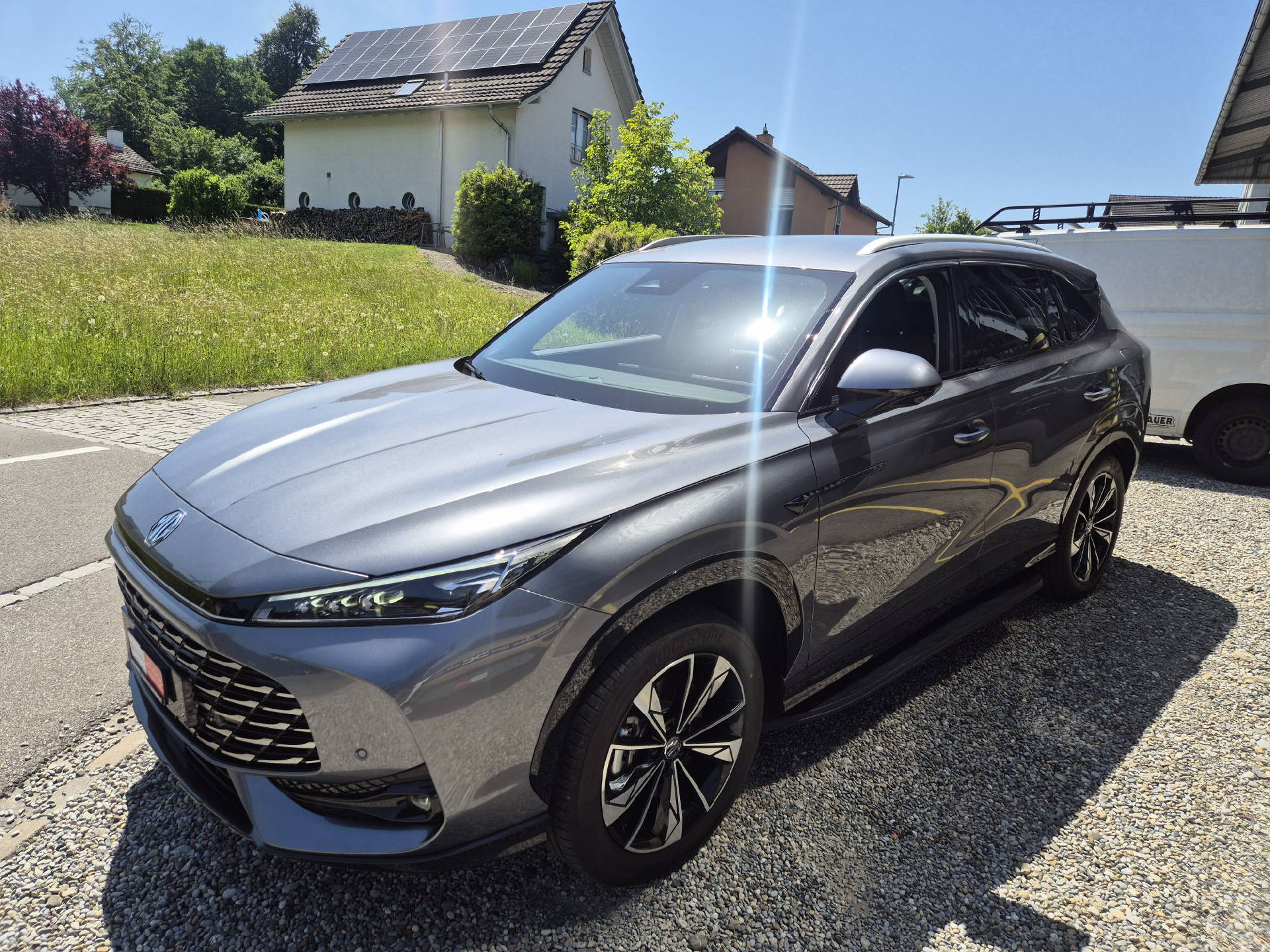 MG HS PHEV Luxury-image-2