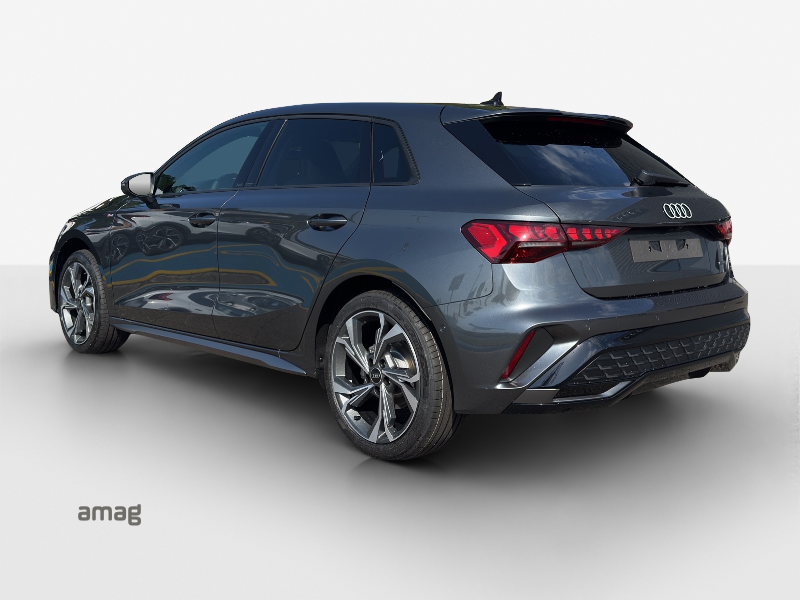 AUDI A3 Sportback TFSI 150 kW quattro S line S tronic-image-2