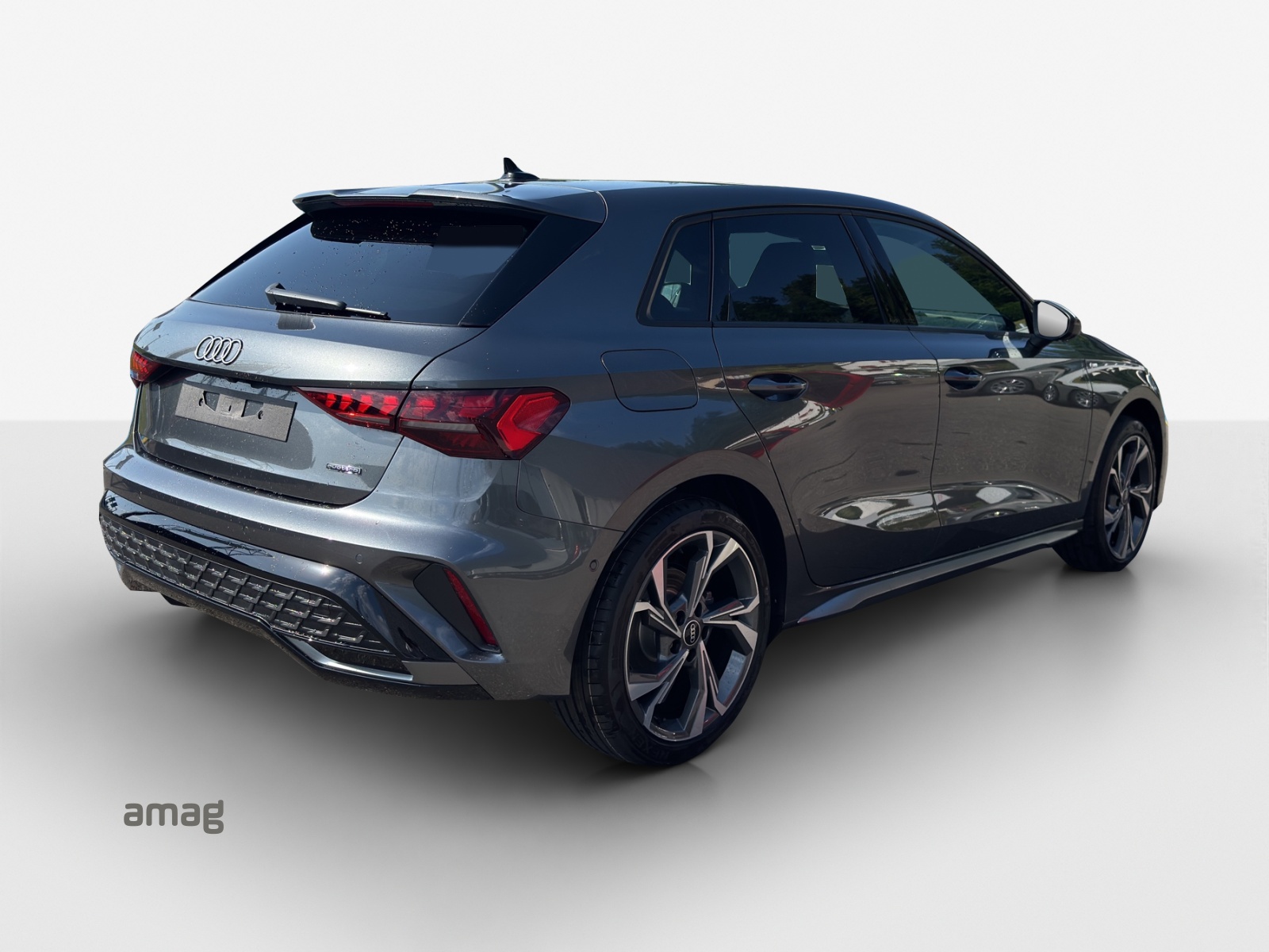 AUDI A3 Sportback TFSI 150 kW quattro S line S tronic-image-4