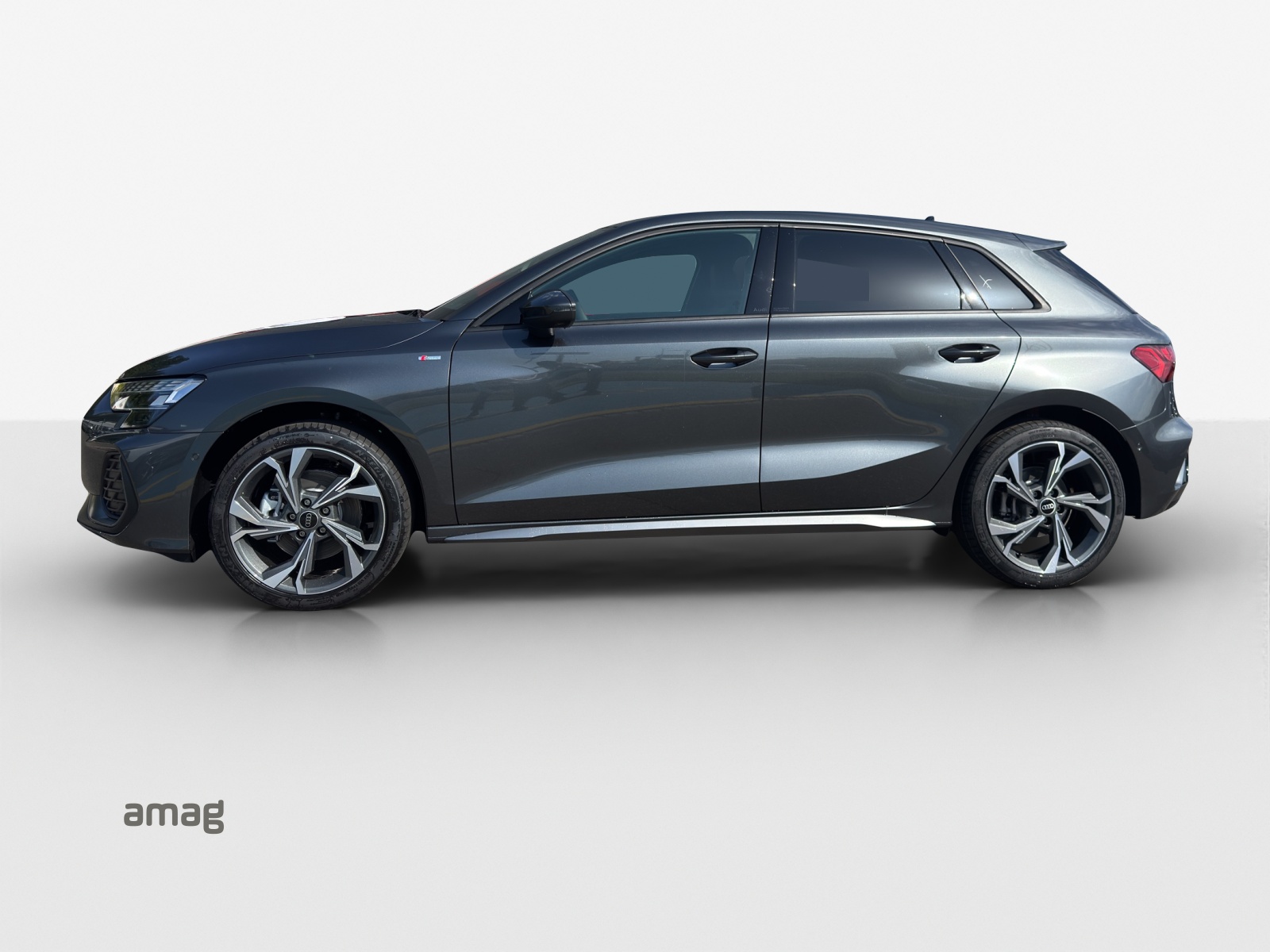 AUDI A3 Sportback TFSI 150 kW quattro S line S tronic-showroom-element-1
