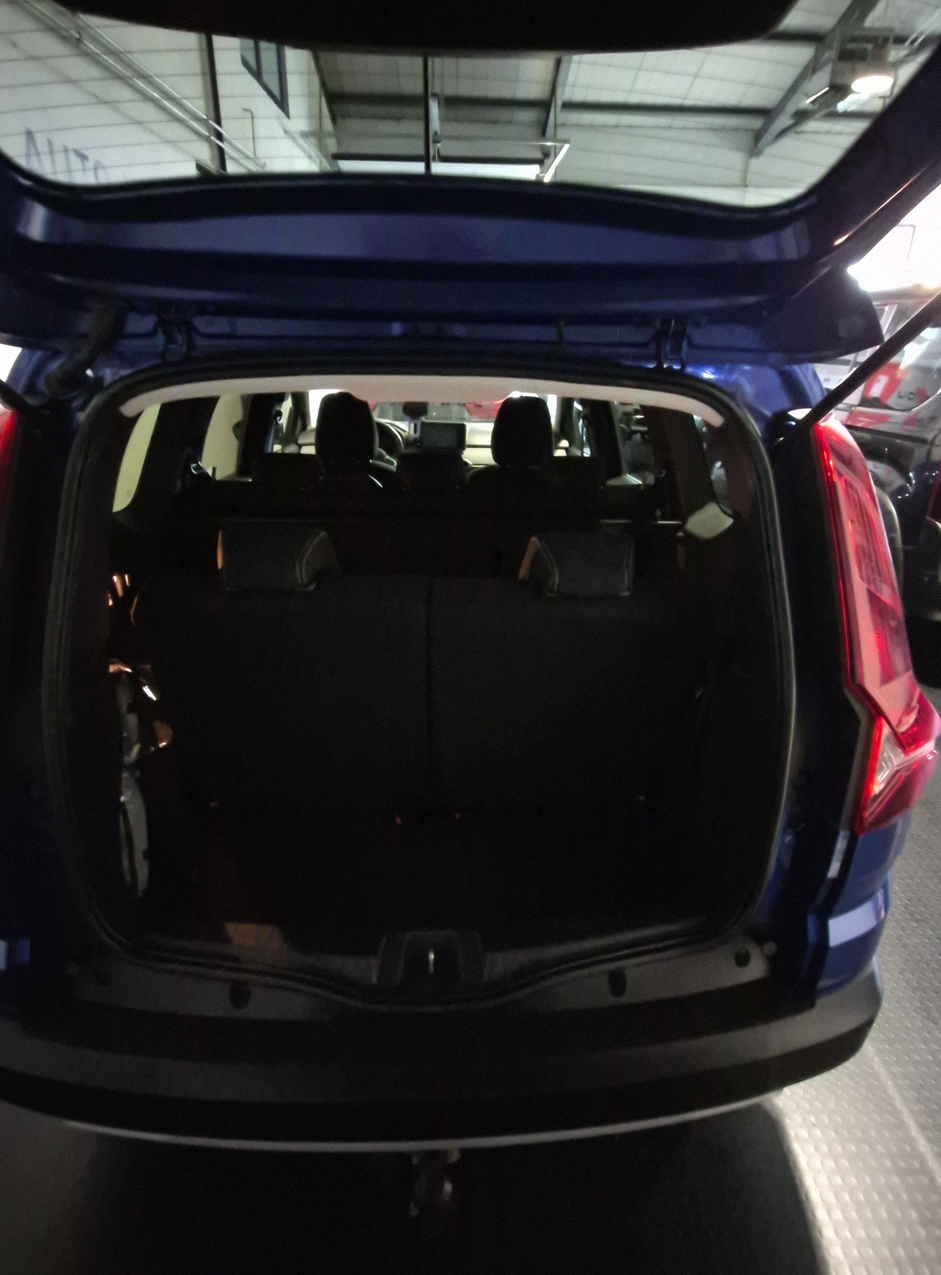 DACIA Jogger TCe 110 Extreme - 7 POSTI-image-5