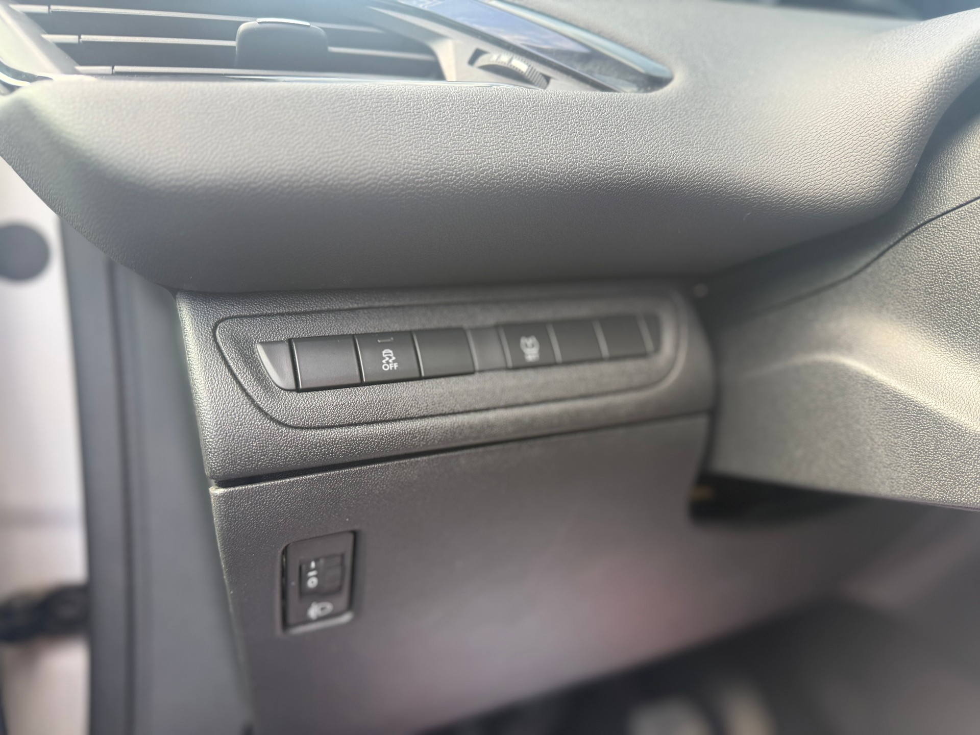 PEUGEOT 208 1.0 VTi Access-image-10