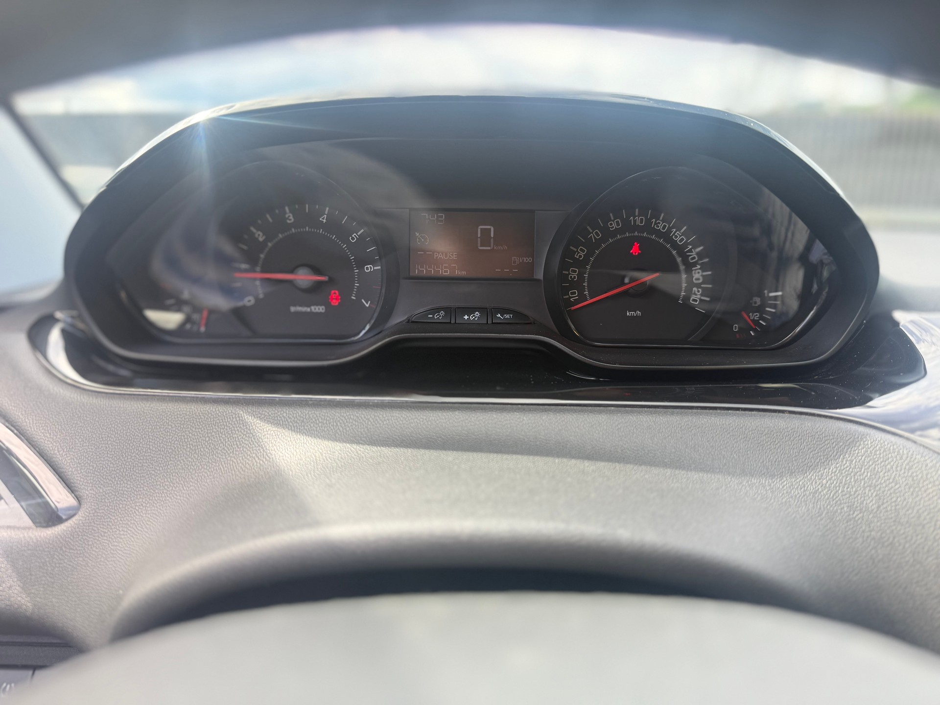 PEUGEOT 208 1.0 VTi Access-image-9