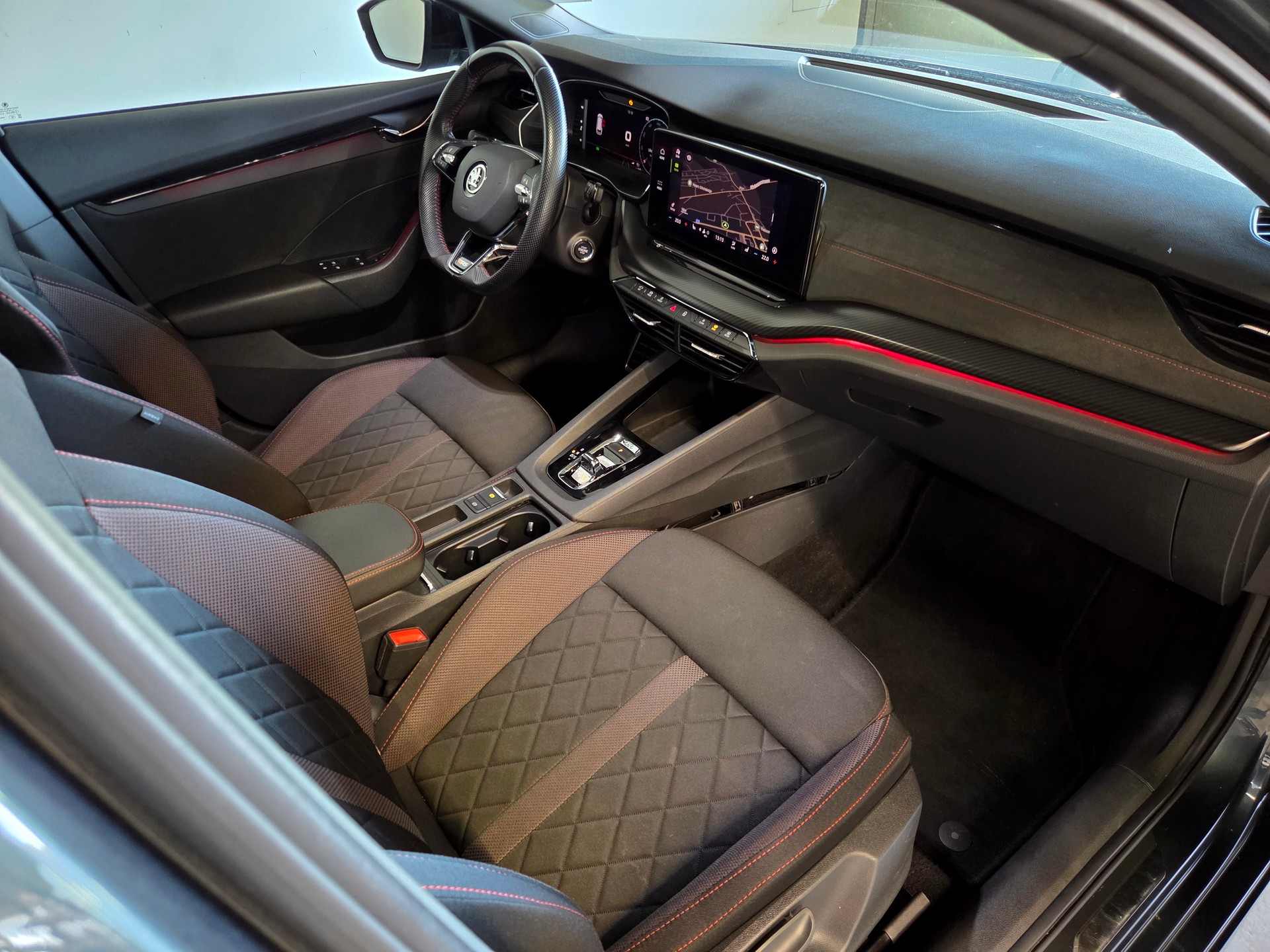 SKODA Octavia Combi 2.0 TDI RS 4x4 DSG-image-14