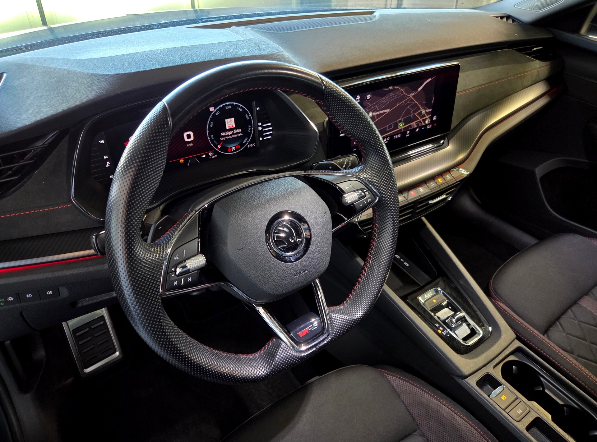 SKODA Octavia Combi 2.0 TDI RS 4x4 DSG-image-12