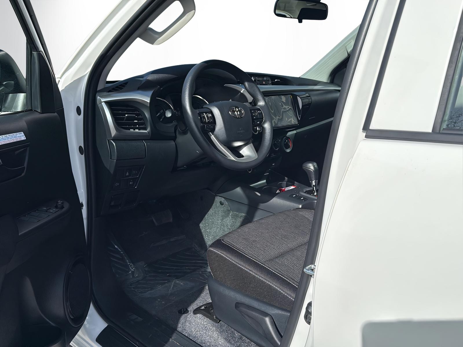 TOYOTA Hilux Double Cab.-Pick-up 2.4 D-4D 150 Style-image-6