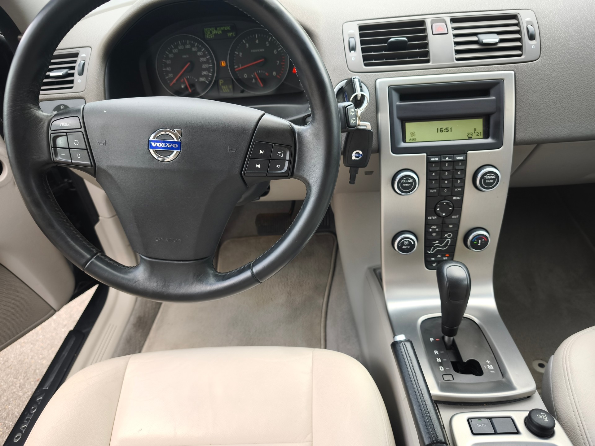 VOLVO V50 2.4 Stockholm-image-10